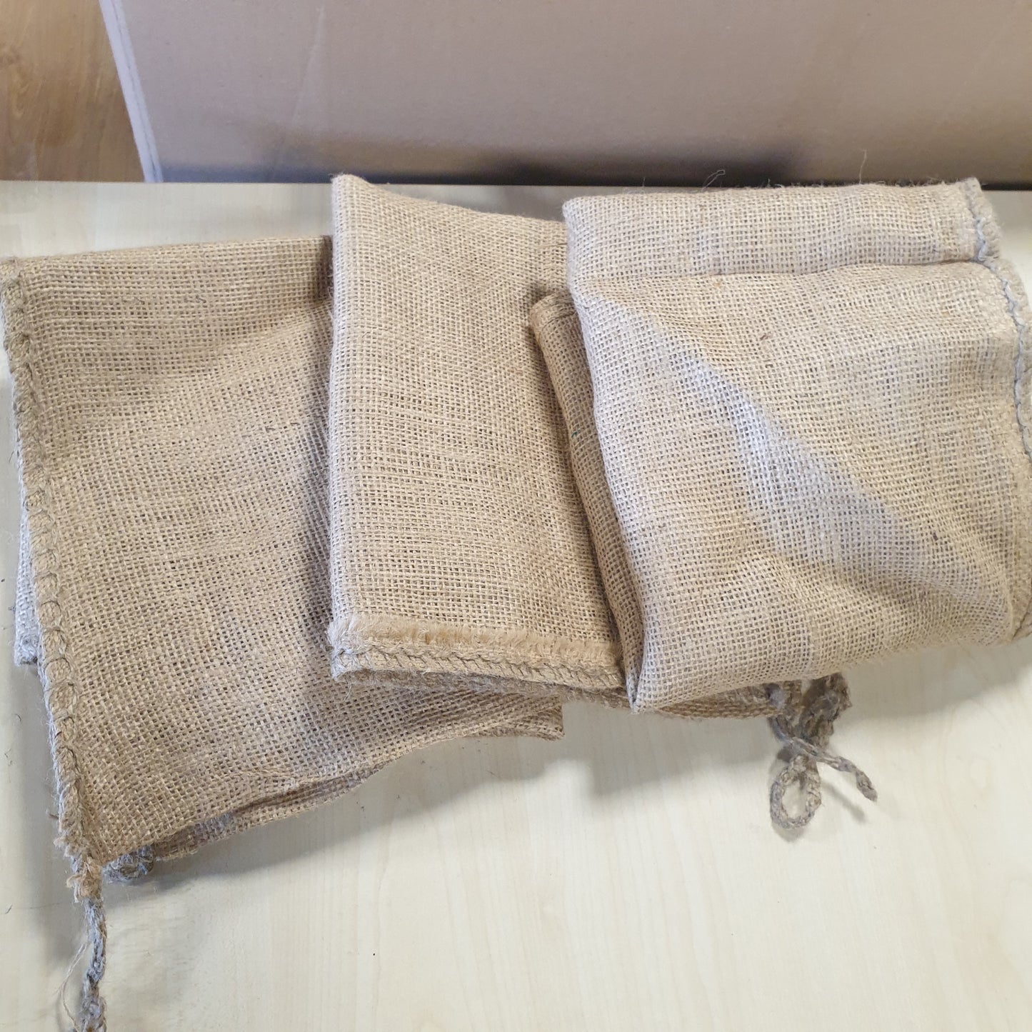 206317 - GARDENIX® - Thes Universal prej Jute, 3 Copë, Madhësi 55cm x 85cm, Pesha 250g/m², Materiali 100% Jutë, e Qëndrueshme