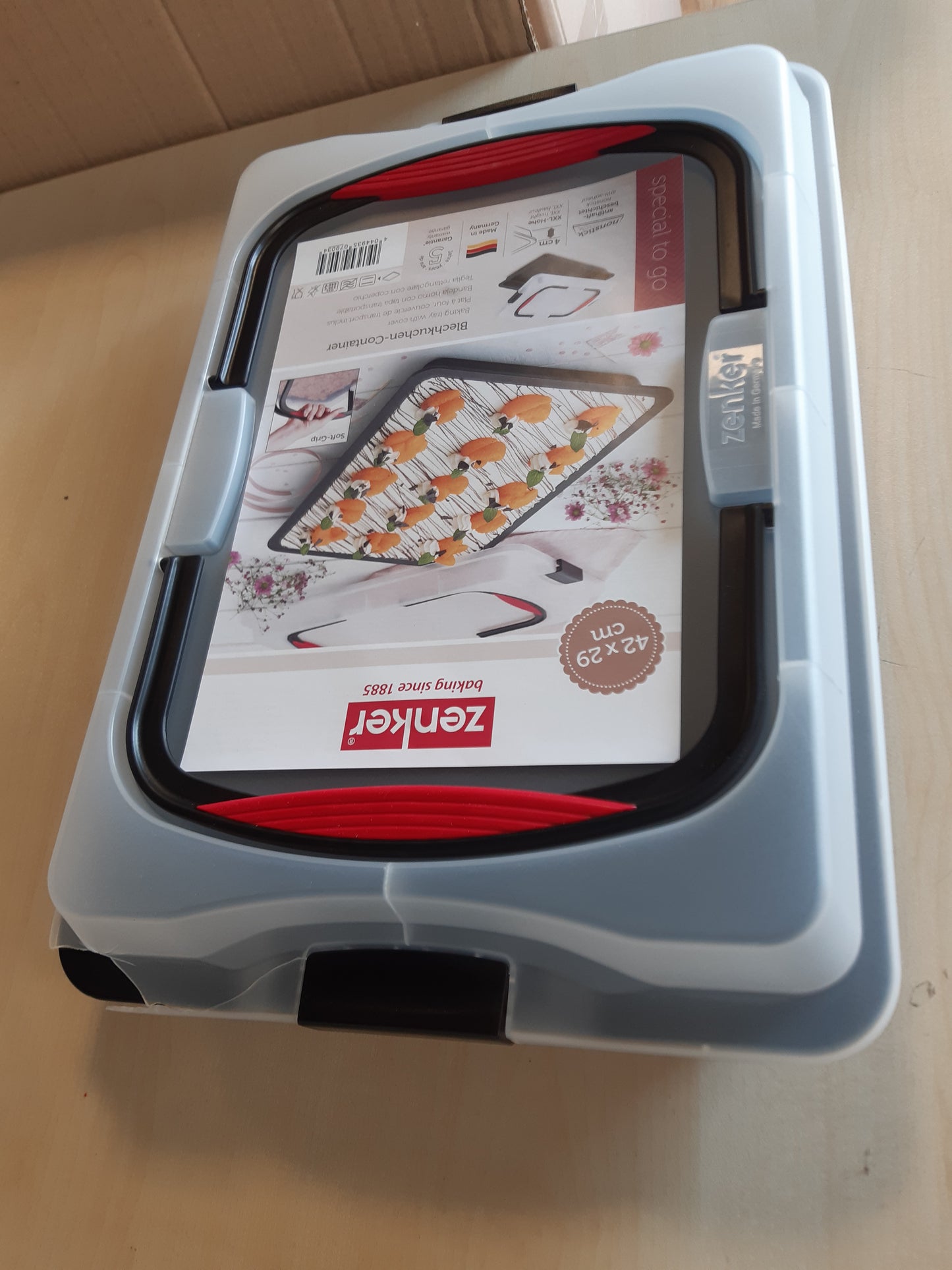 222329 - Zenker Enë për tortë me fletë, 425x295x75 mm, tepsi pjekjeje me mbulesë transporti, tavë pjekjeje jo-ngjitëse, sasia: 1 copë