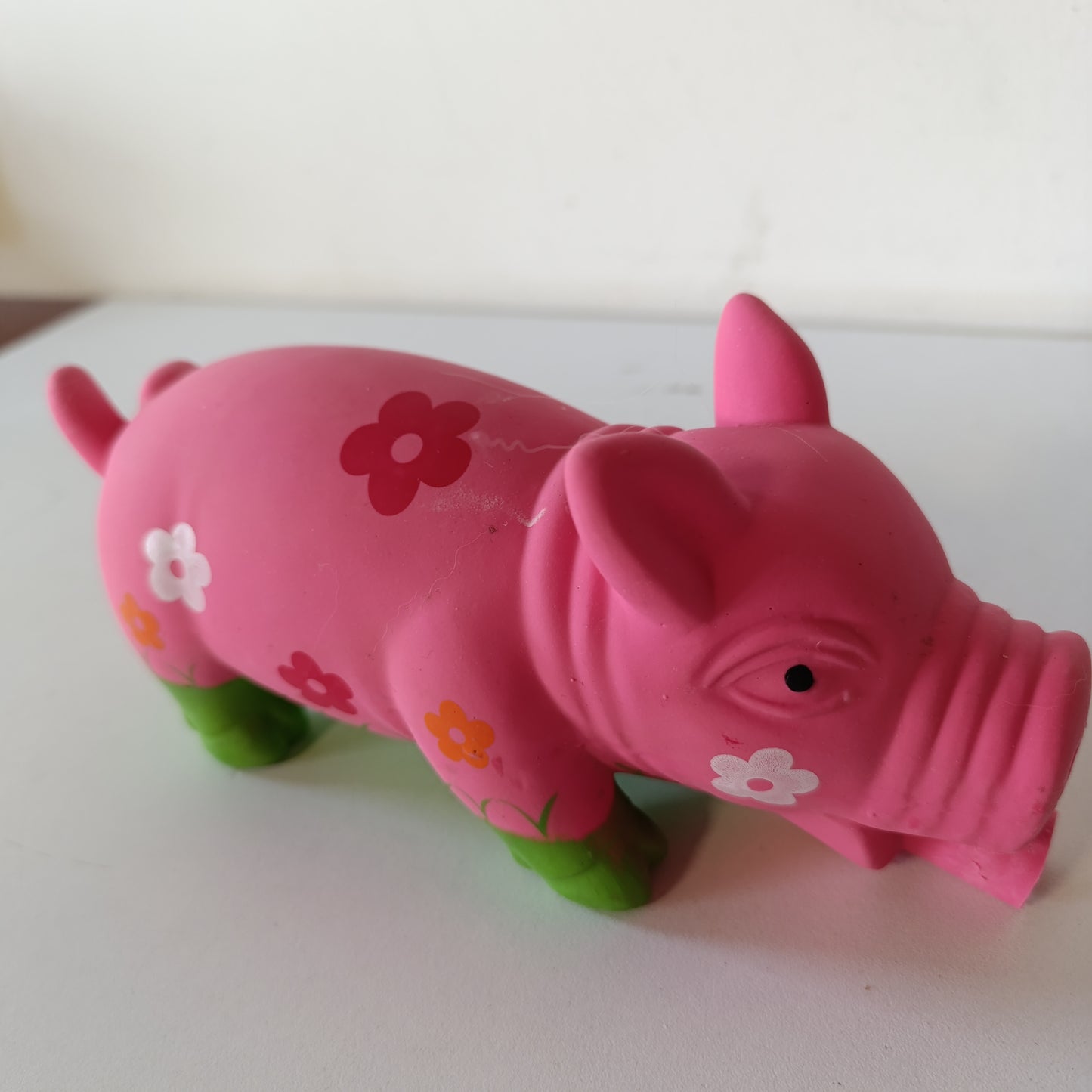224351 - TRIXIE Pig me Lule dhe Tinguj Kafshësh Latex 20 cm