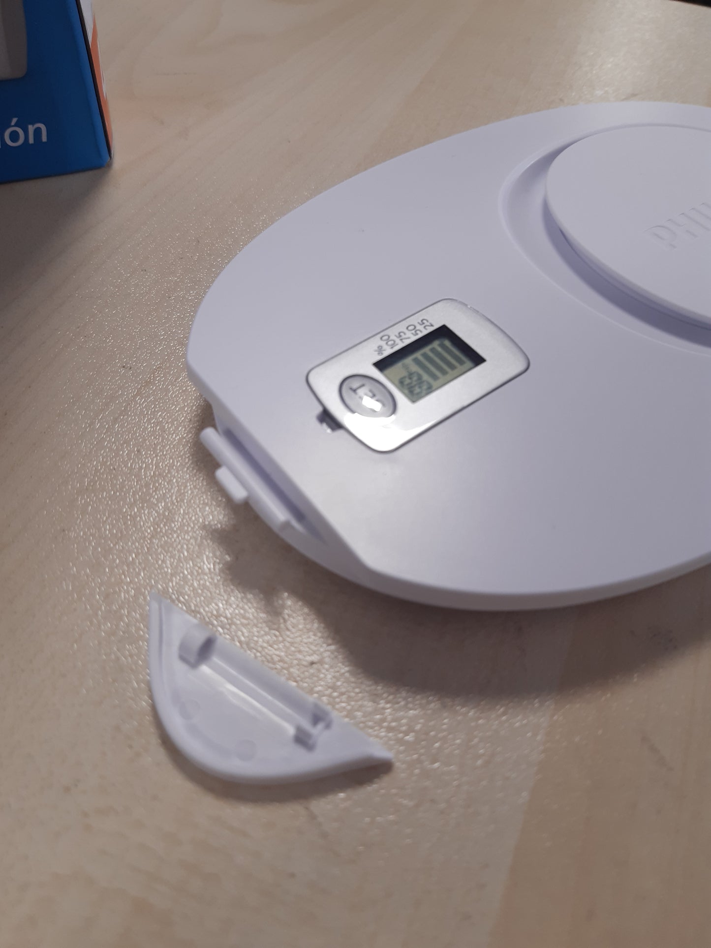 195231 - PHILIPS Karafe Filtri Uji me 4 Fishekë Zëvendësues, Kohëmatës Elektronik, Rrjedhje e Shpejtë, Filtra Klori, Gurguri, Metale të Rënda dhe Mikroplastika, Kapacitet 2.6L