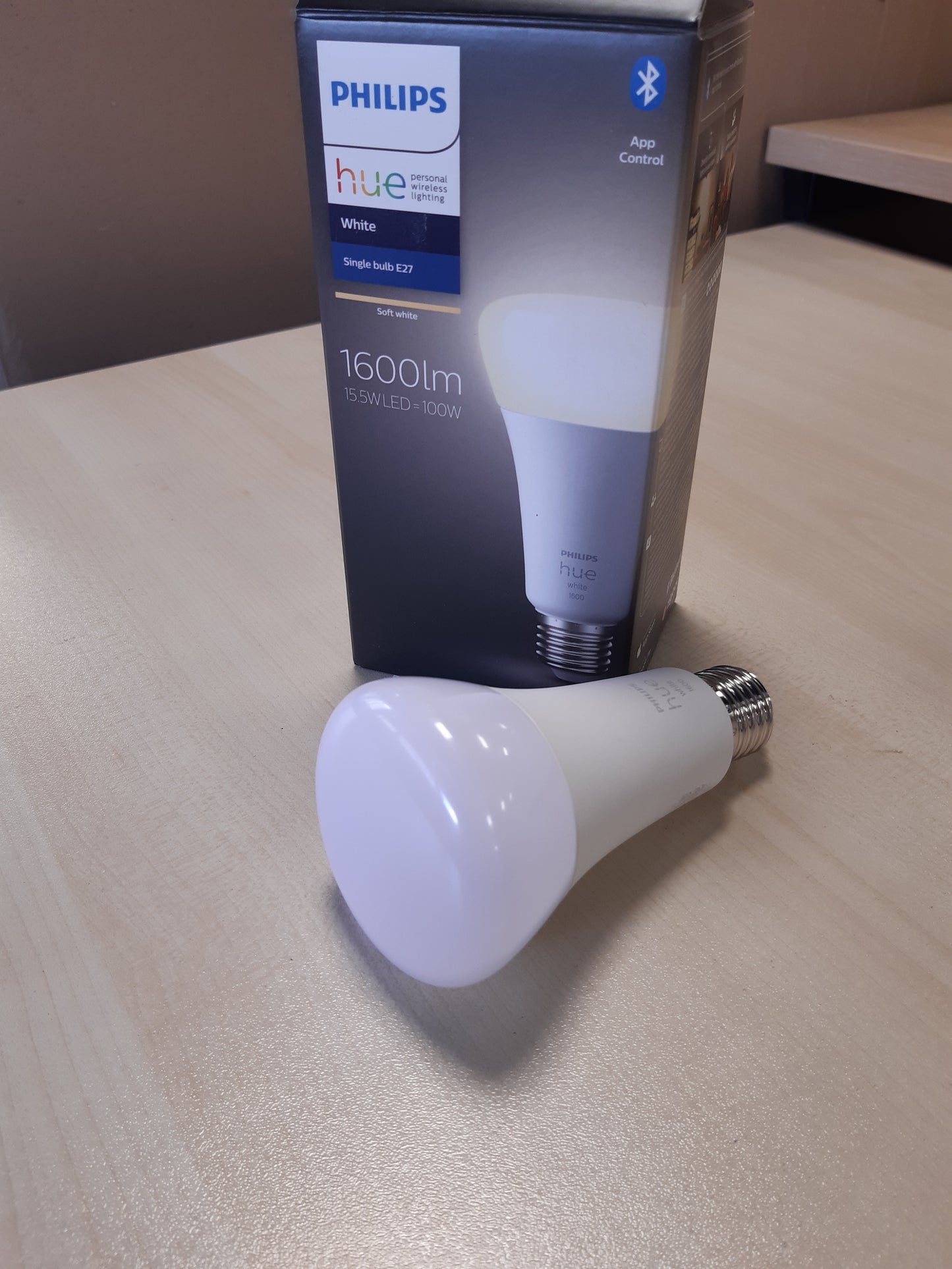 261184 - PHILIPS HUE White E27, 1600lm, dritë e bardhë e ngrohtë, e errësueshme, kontroll nëpërmjet aplikacionit, e pajtueshme me Amazon Alexa