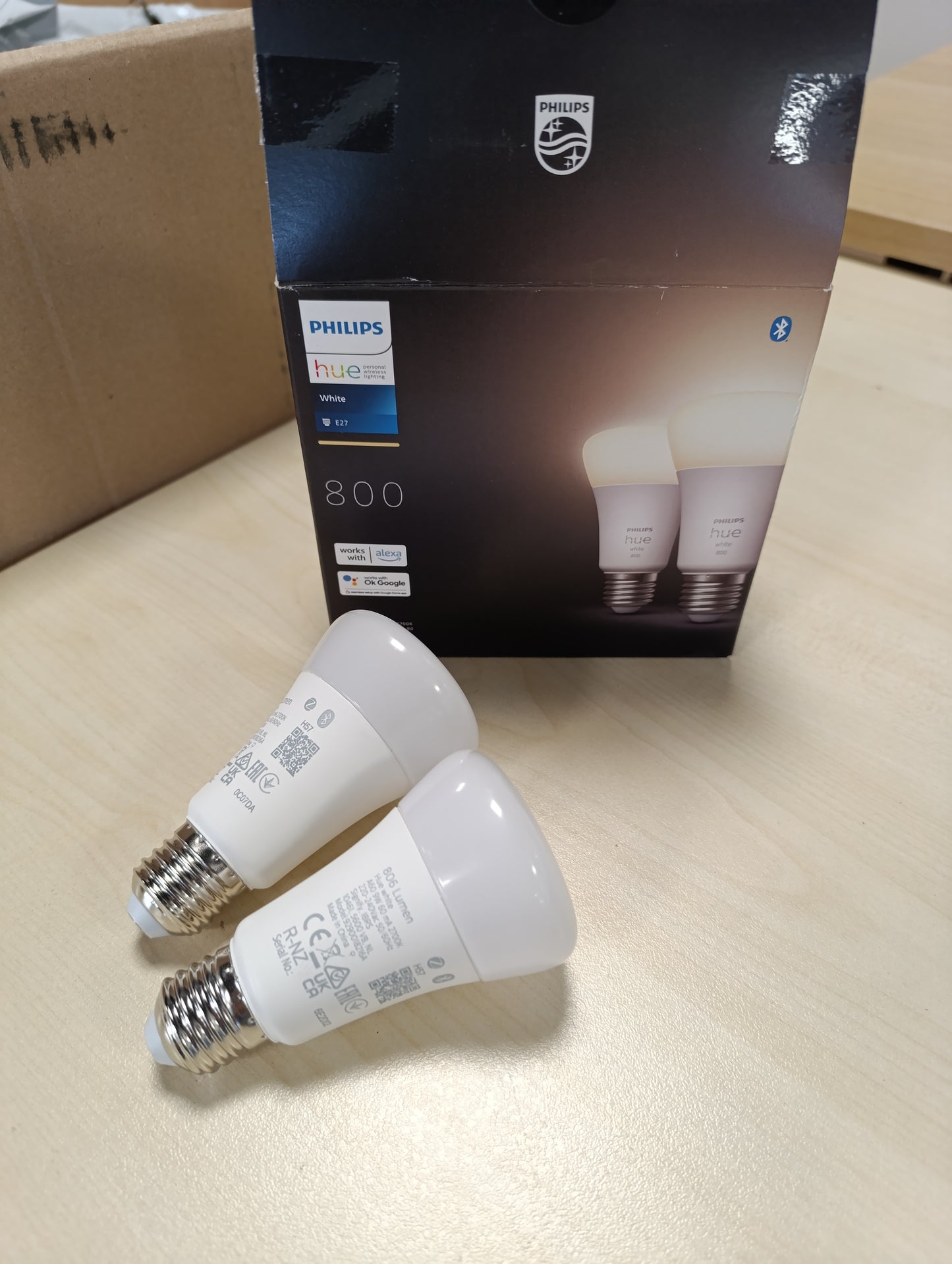 256212 - PHILIPS HUE Llampa Standarde Pako me 2 - Tipi: E27 - Ndriçim: LED i Qëndrueshëm - Dritë: e Bardhë e Ngrohtë - Mund të Errësohet - Lidhet me Bluetooth ose Hue Bridge - Funksionon me Alexa dhe Google Home