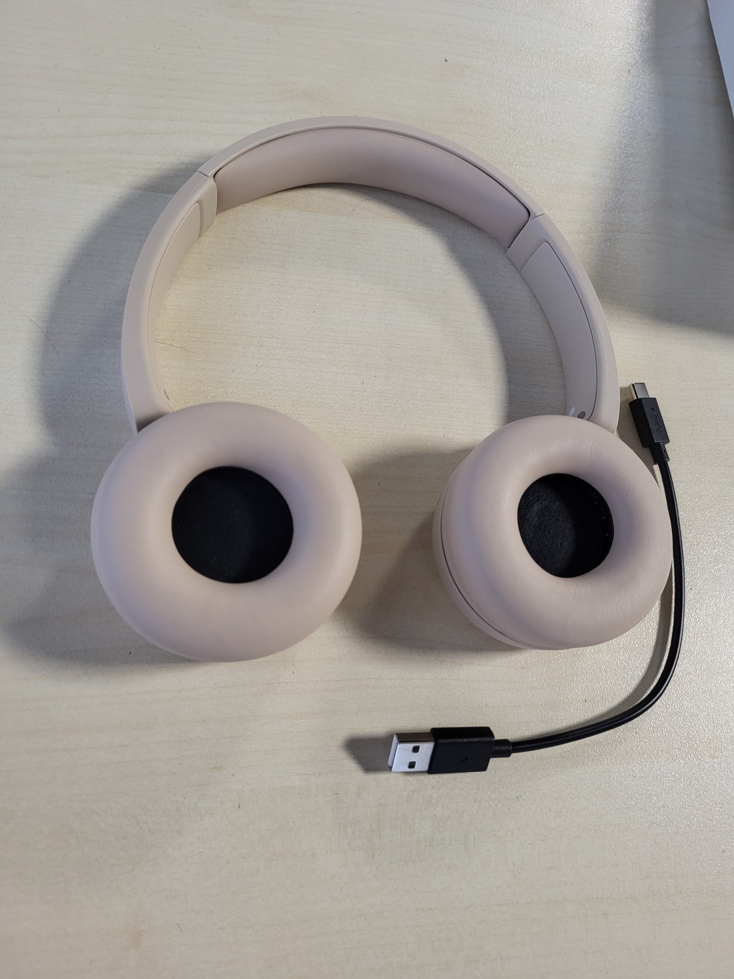 266276 - SONY WH-CH520 - KUFJE BLUETOOTH PA TEL, ME SHUMË PIKA, MIKROFON I INTEGRUAR - JETËGJATËSI BATERIE DERI NË 50 ORË DHE KARIKIM I SHPEJTË - NGJYRË BEZHË