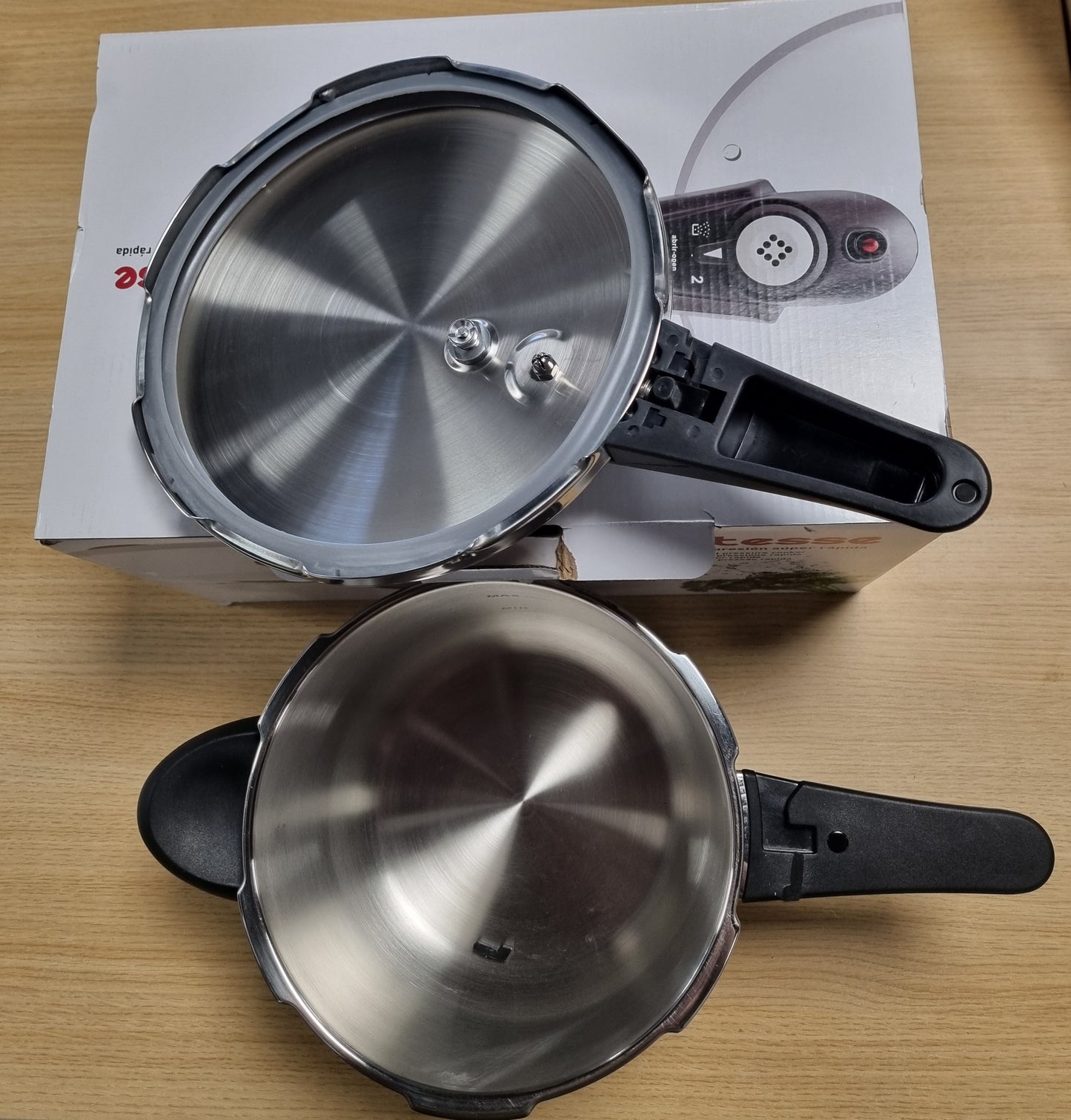 255220 - BRA VITESSE Tenxhere me presion 6 litra, çelik inox 18/10, 2 programe gatimi, sistem mbylljeje hapjeje