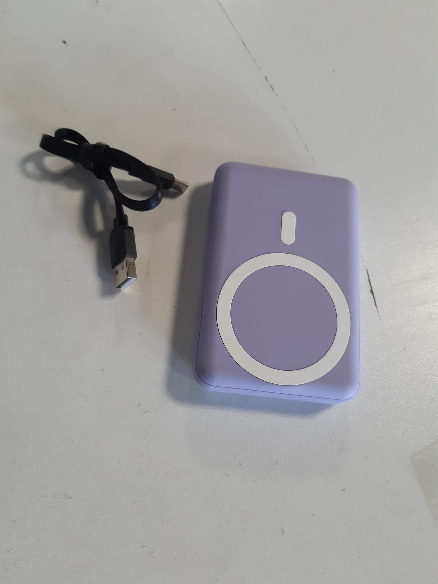 266569 - YISONGER Magsafe Powerbank 10000mAh, Powerbank magnetik pa tel, Bateri e jashtme me kabllo karikimi USB-C dhe ekran LED, Karikim i shpejtë PD 22.5W, i pajtueshëm me iPhone 15/14/13/12 Pro/Pro Max (Vjollcë).