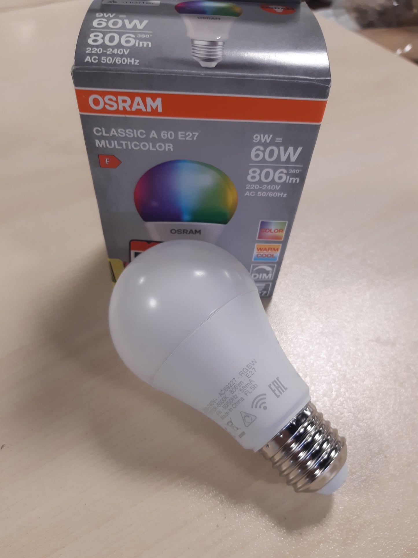 219505 - OSRAM SMART+ RGBW llambë LED E27, ekuivalente me 60W, 2700-6500K, 1 pako