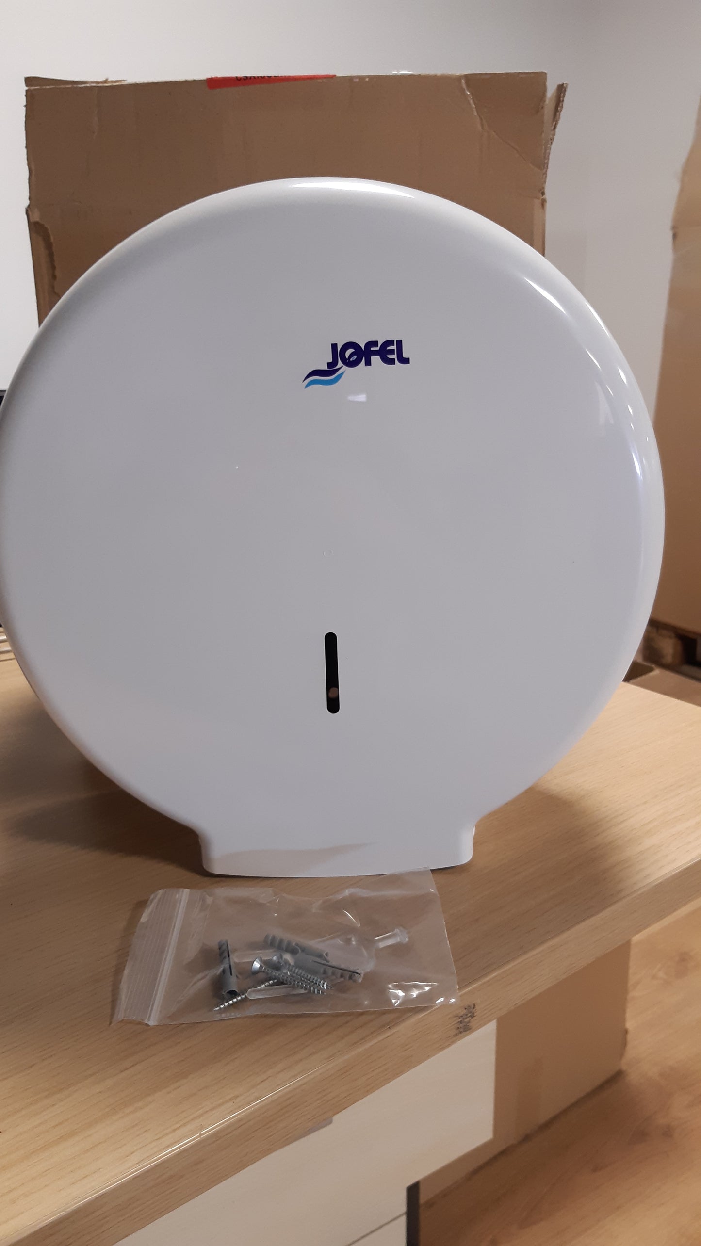 222877 - JOFEL Mbajtëse e Madhe për Rrotulla Letre Higjienike Industriale, Dispensues për Rrotulla deri në 400m, Diametër maksimal 260mm, Bërthamë 55mm, ABS e Bardhë