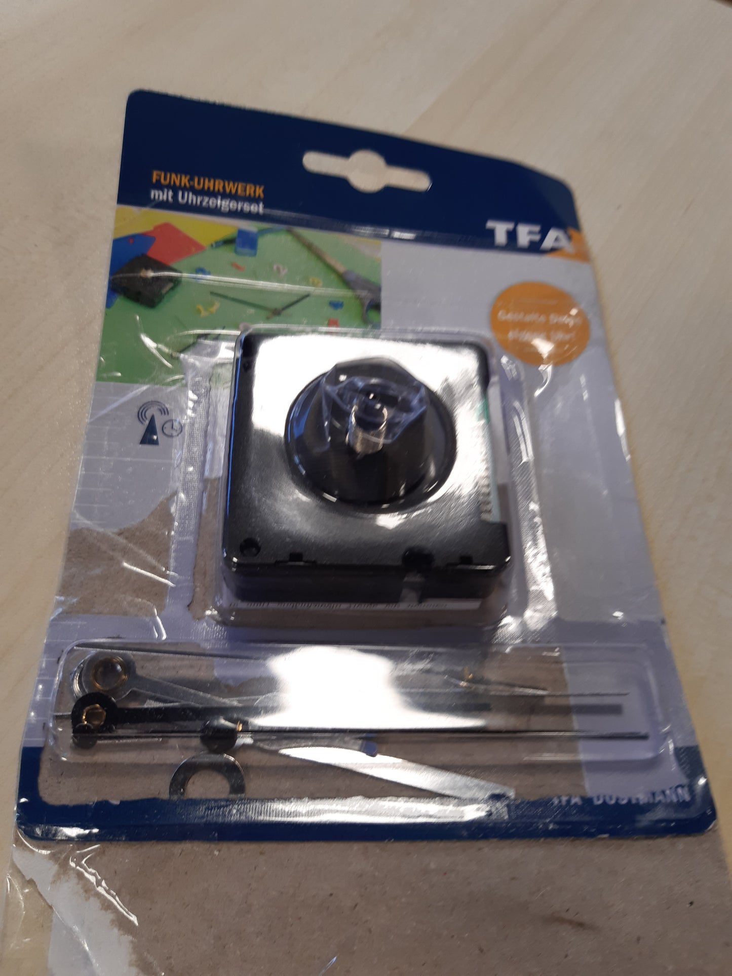 262991 - TFA DOSTMANN Mekanizëm ore me radiokontroll, 2 sete akrepash, për ora muri, Gjatësi 56 x Gjerësi 37 x Lartësi 56 mm, e zezë