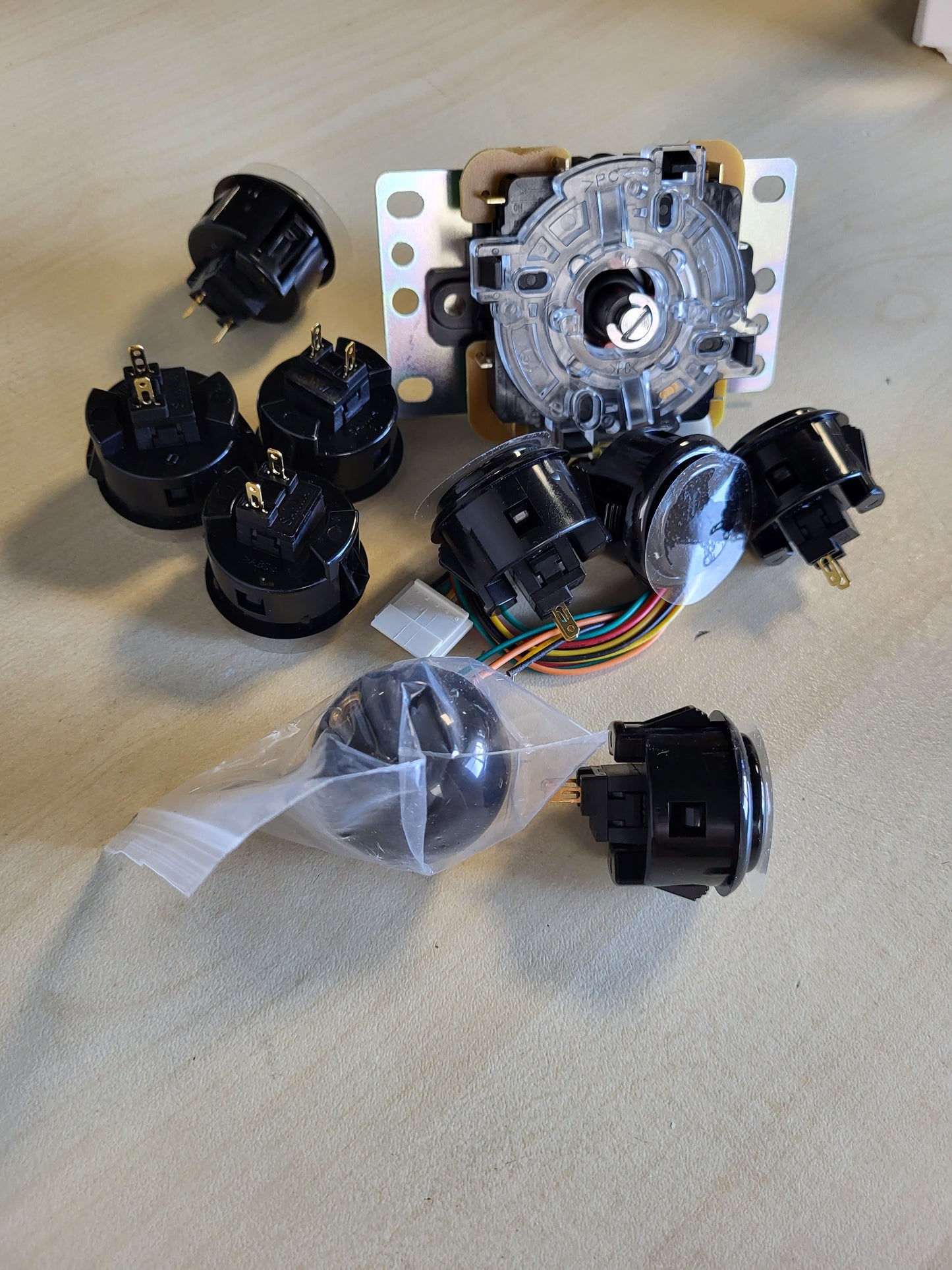 266236 - REYANN Kit me butona shtypës Sanwa JLF-TP-8YT + 8 Sanwa OBSF-30, Ngjyra: E zezë
