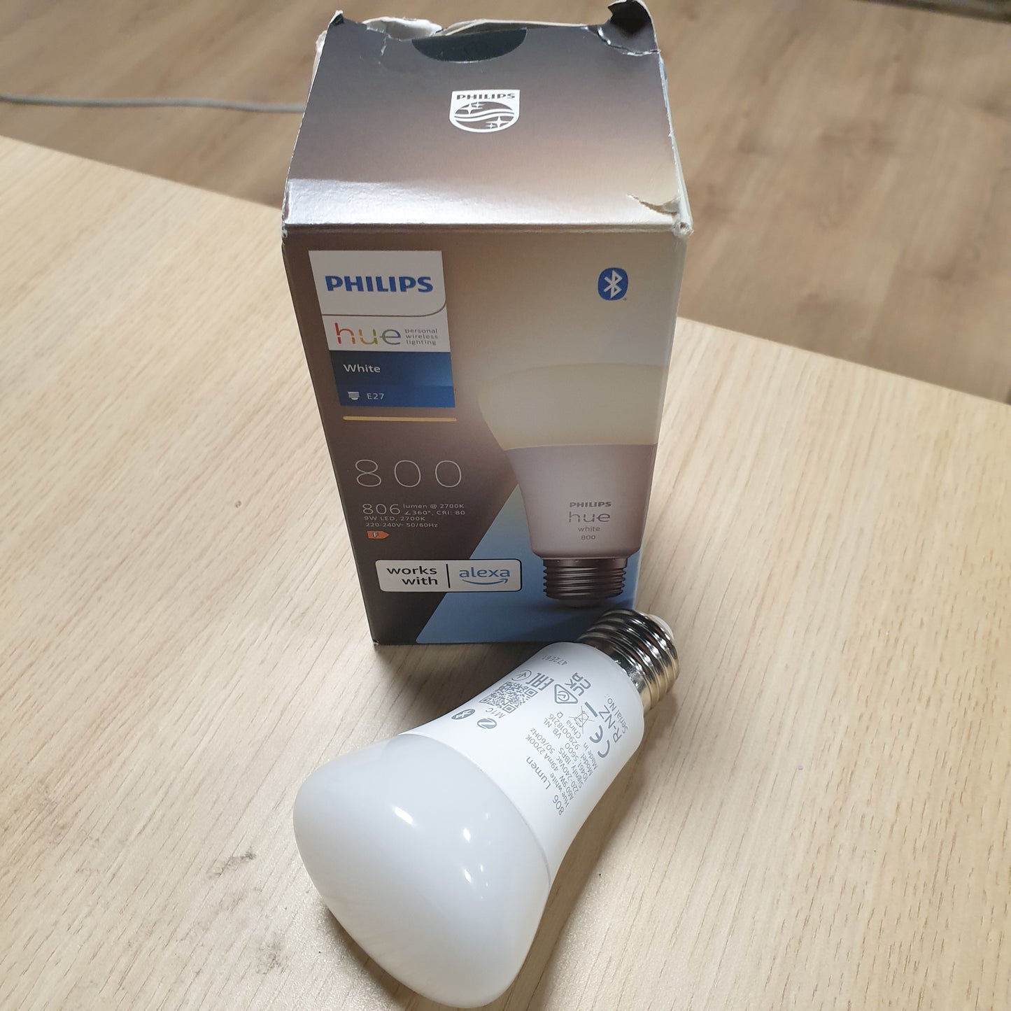252608 - PHILIPS HUE Dritë LED e Bardhë E27, pako me 1 llambë (806 lm), llambë LED e errësueshme për sistemin Hue, kontroll inteligjent të dritës