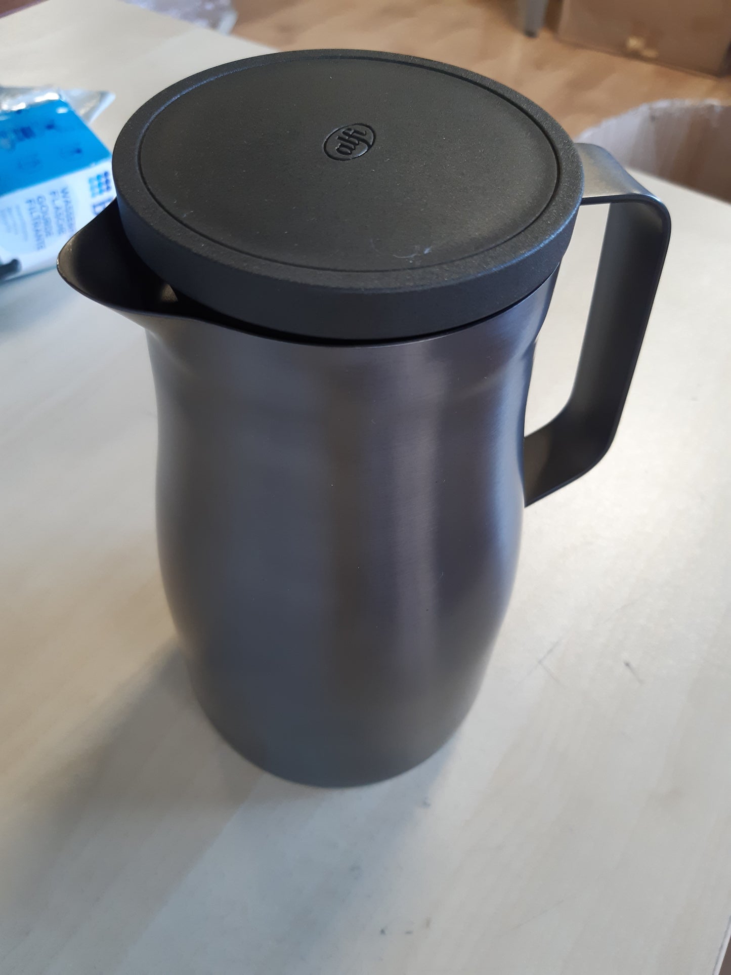 213186 - ALFI STUDIO TT 1.0l, çelik inox gri i errët, mbajti pijet të ngrohta për 12 orë dhe të ftohta për 24 orë