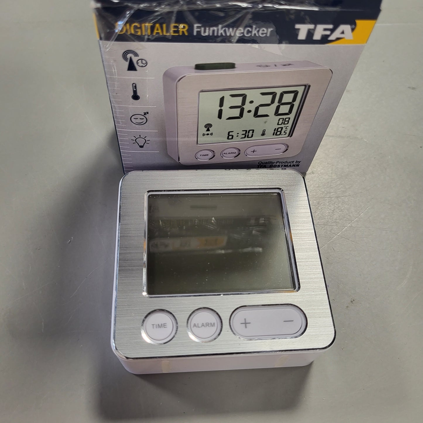 257450 - TFA DOSTMANN 60.2545.54 Orë alarmi me radio dixhitale, plastikë, 66 x 22 x 68 mm
