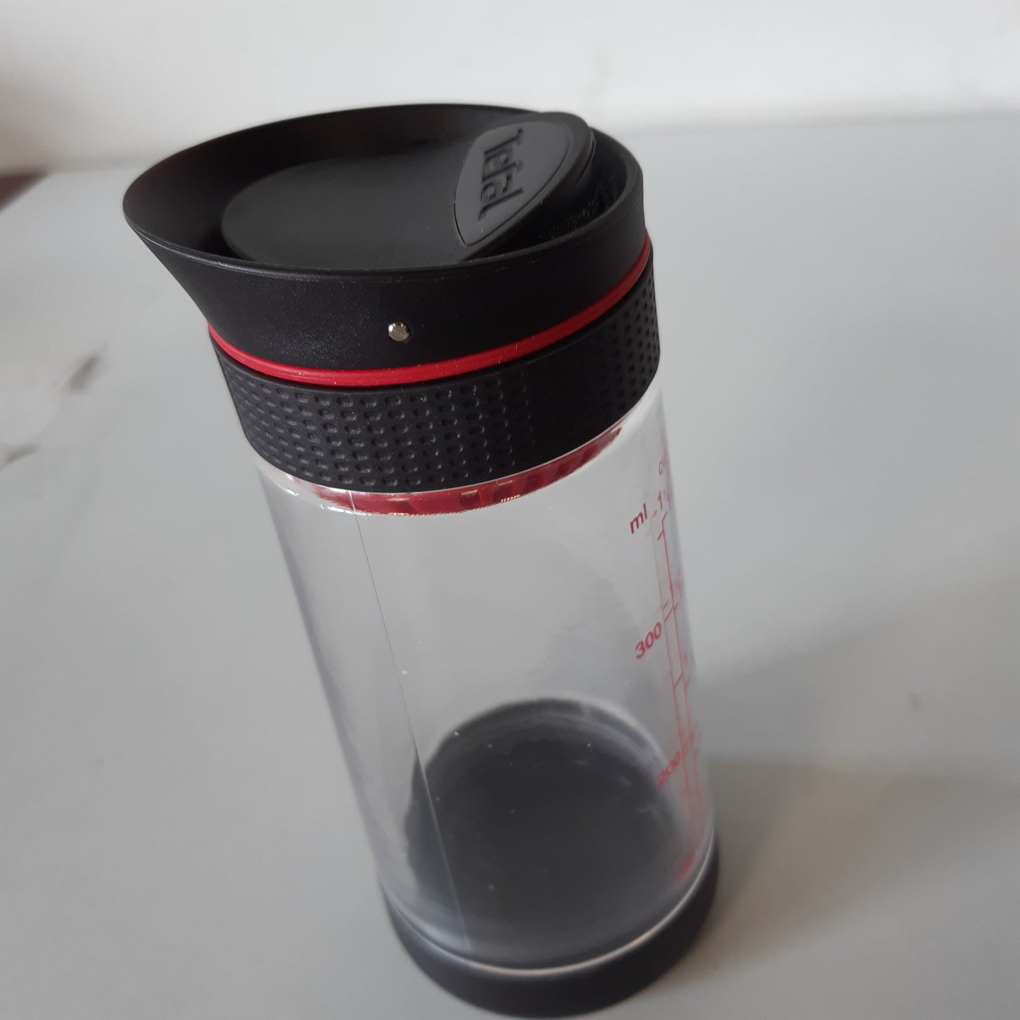 257800 - TEFAL Mikser për salca Ingenio K20730 | Diametri: 19 cm | Materiali: Plastik | Pastrohet lehtë | Mund të lahet në lavastovilje | Ngjyra: E kuqe/E zezë/Transparente