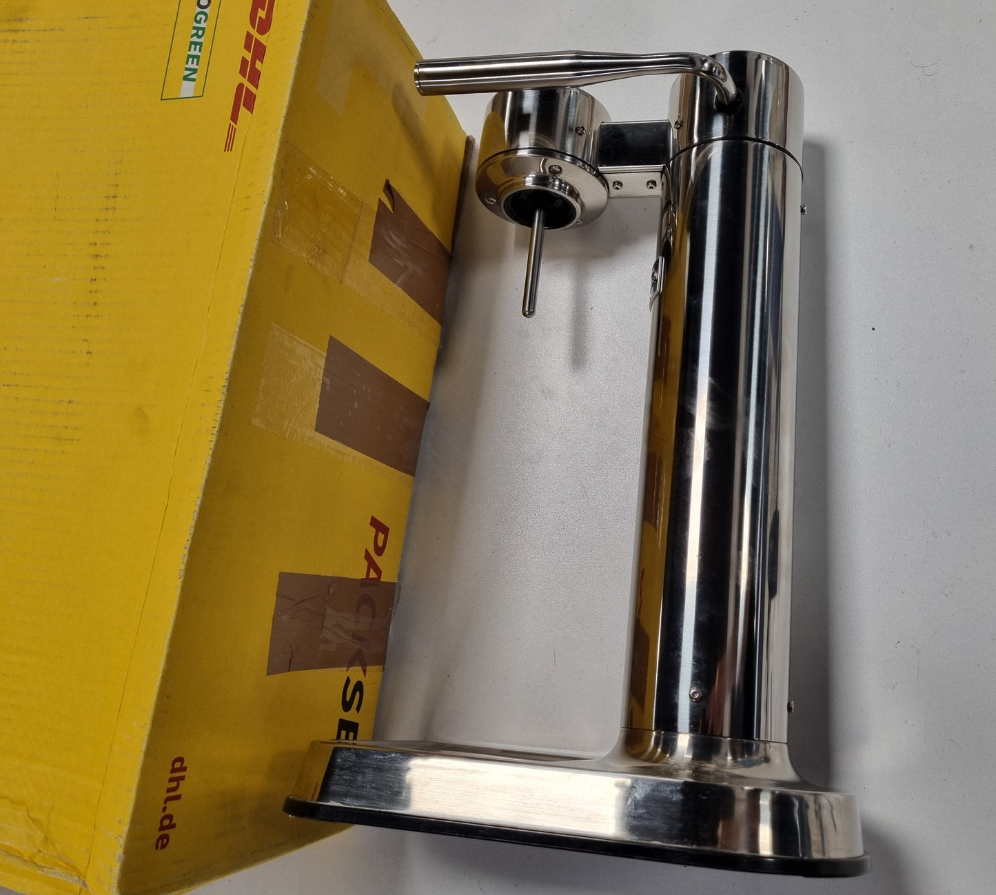217042 - AARKE Carbonator 3, karbonator uji çeliku inox, përfshin 2 shishe PET 1L, pajtueshëm me cilindra CO2 60L