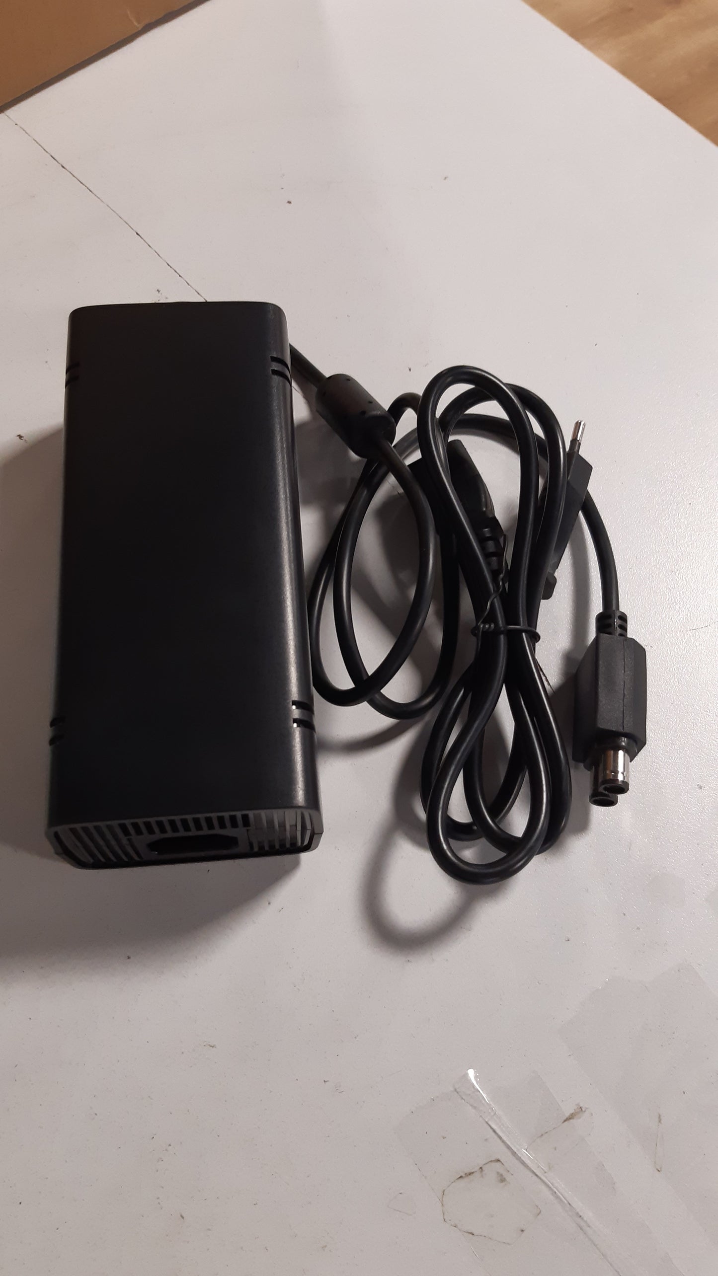 266613 - KOHË ZBRITJEJE Furnizim me energji për transformatorin zëvendësues të karikuesit të konsolës Xbox 360 Slim, Hyrja: AC 100-240V, Dalja: DC 135W; 12V = 10.83A