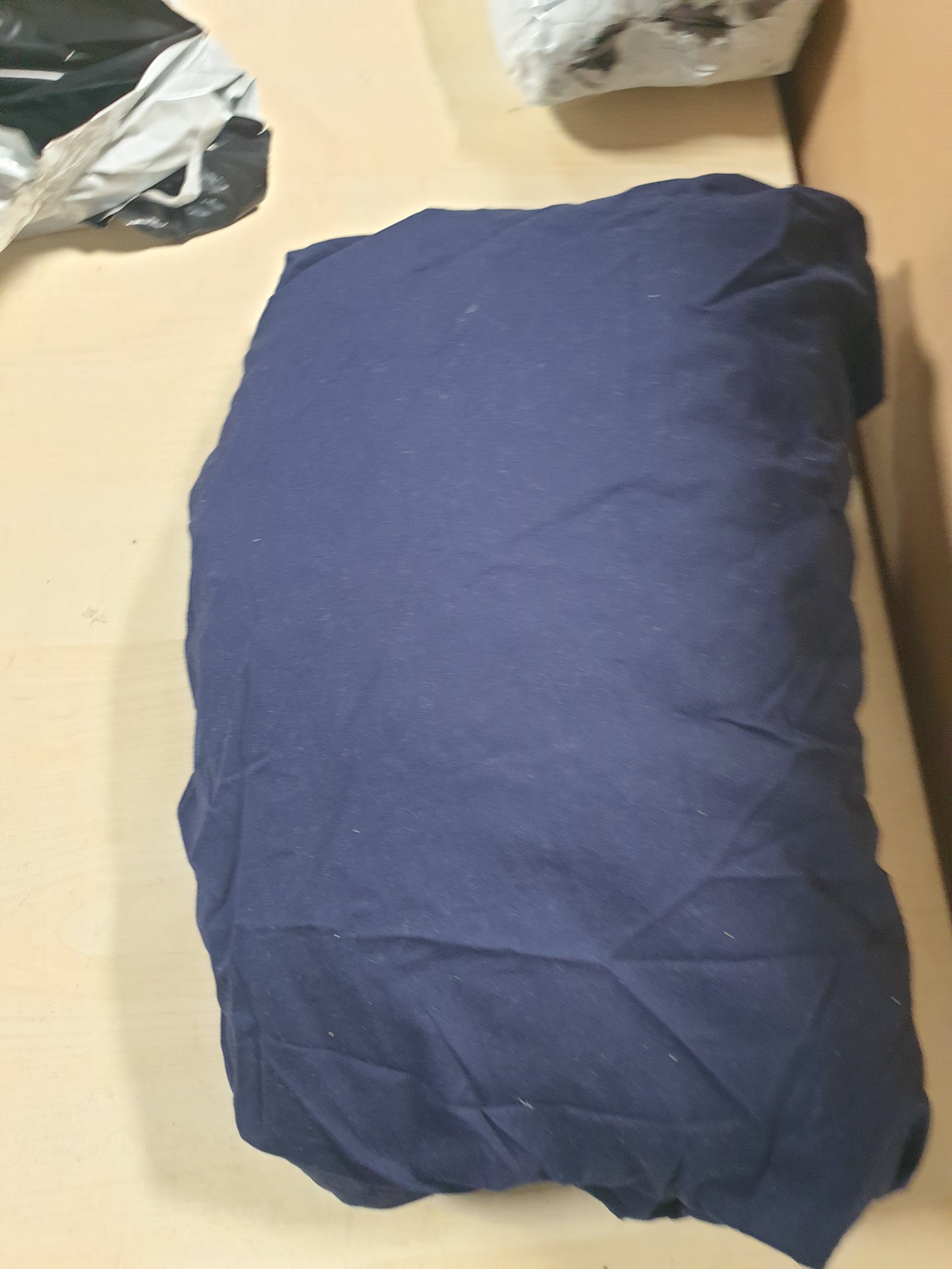 228083 - AMAZON BASICS ÇARÇAF I MONTUAR I BËRË NGA PAMBUK 100% ORGANIK, 180 x 200 CM, BLU MARINE