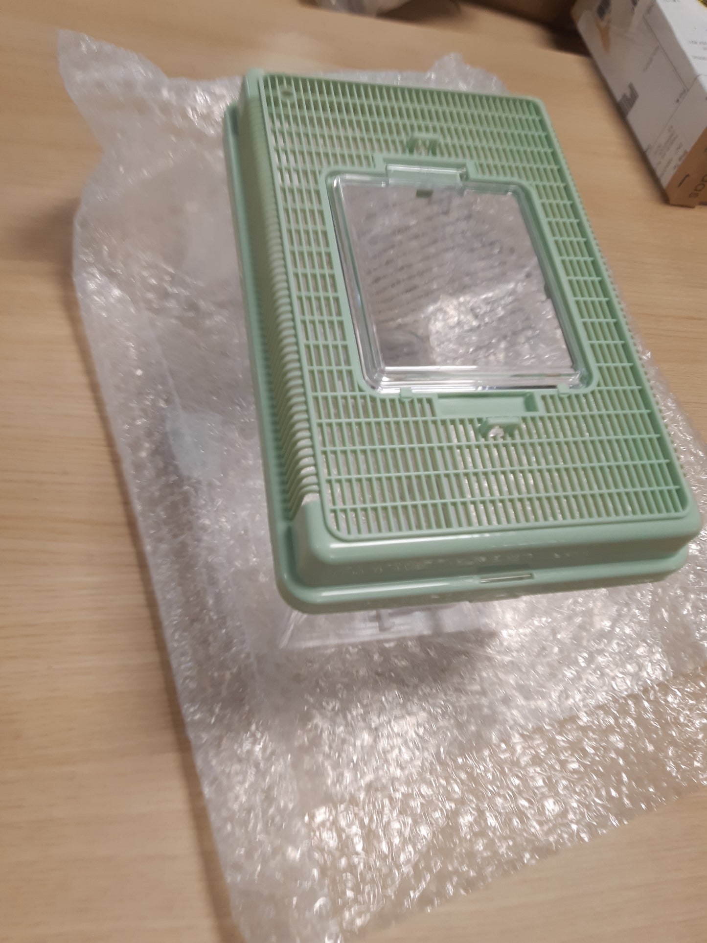 202422 - FERPLAST - Akuarium prej plastike GEO me rezervuar të mesëm 2.5L për peshq, i përshtatshëm për kafshë të vogla, terrariume, insekte dhe breshka, 23.2 x 15.3 x 16.6cm, i jeshilë