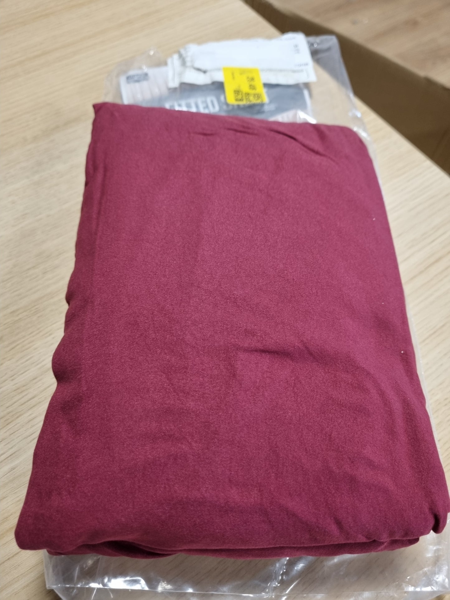 225170 - UTOPIA BEDDING Çarçaf i fiksuar 140x200cm deri në 30cm, Ngjyrë burgundy, I çertifikuar Oeko-Tex, Çarçaf i fiksuar me mikrofibër të lëmuar