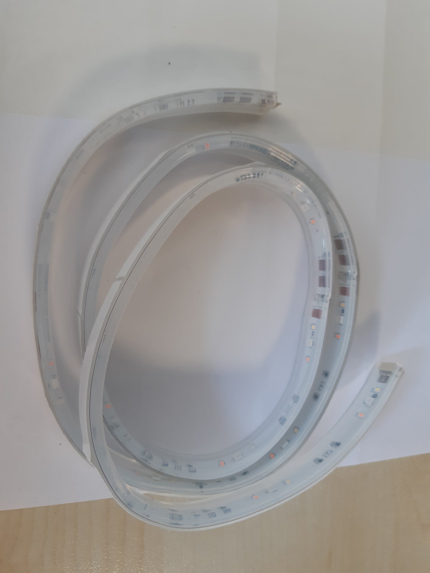 223417 - PHILIPS Hue White & Color Ambiance Lightstrip Plus Extension, 1 m, shirit LED i errësueshëm për sistemin e ndriçimit Hue, 16 milionë ngjyra, kontroll inteligjent i dritës