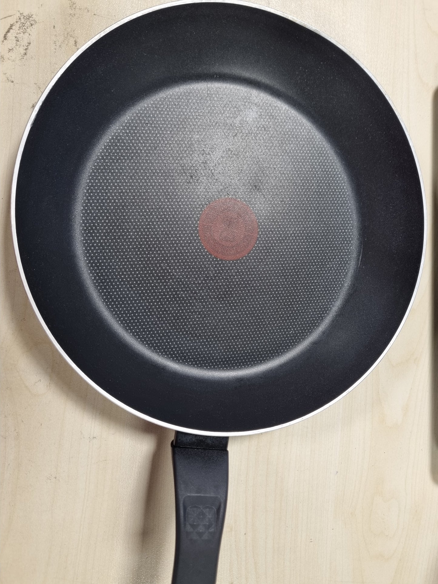 215036 - TEFAL Tigan Easy Cook & Clean 28 cm, shtresë jo ngjitëse, NUK është i përshtatshëm për soba me induksion