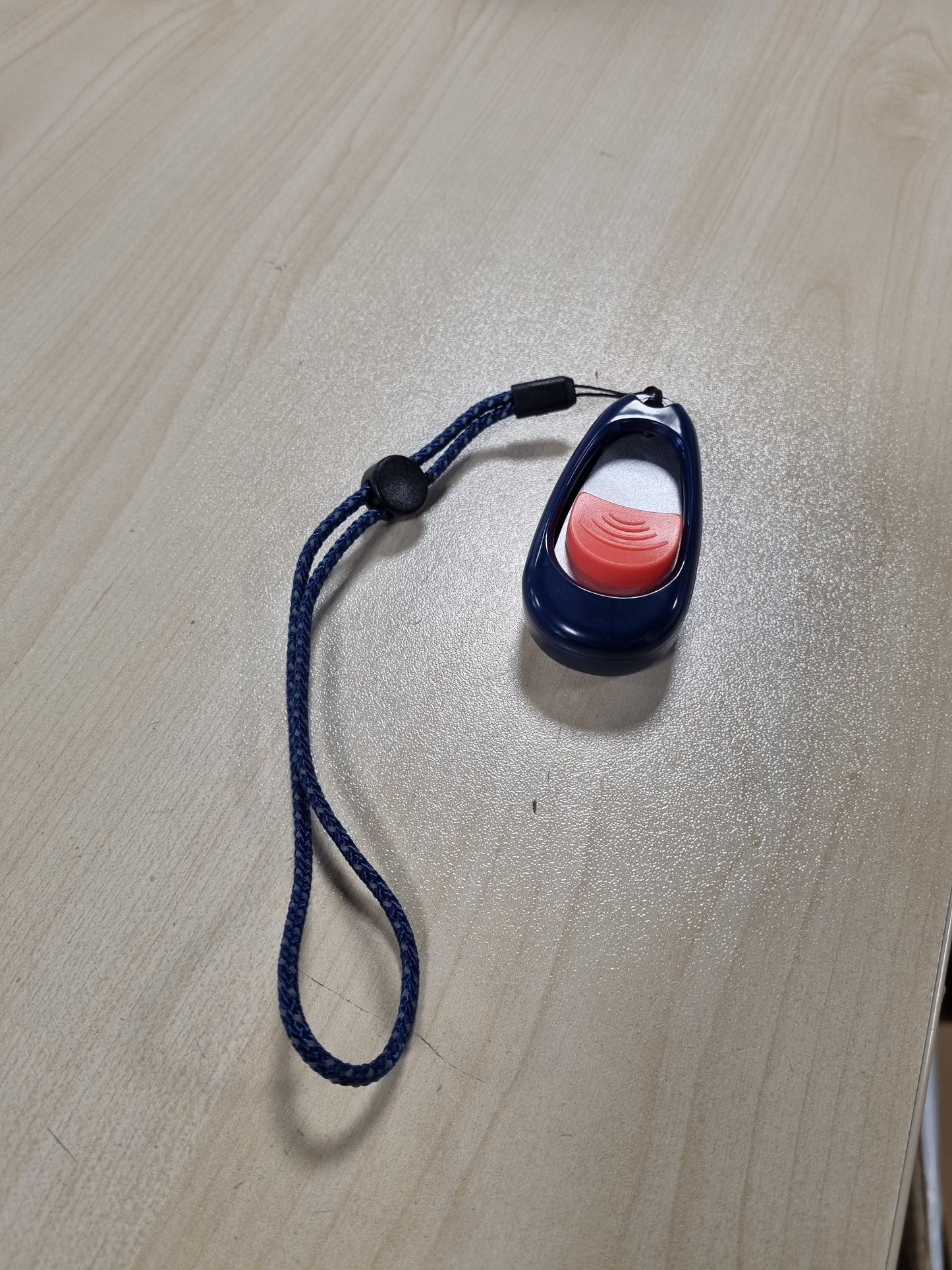 242876 - COACHI Multi-Clicker, aksesor për qen, kontroll i volumit me 3 cilësime, i lehtë për t'u klikuar, rrip kyçi i rregullueshëm, pajisje klikimi për qen, për stërvitjen e qenve, duke përfshirë qentë dhe këlyshët e ndjeshëm.