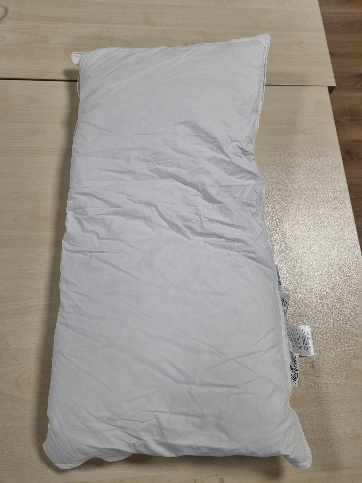 221598 - HOMYRIUM Jastëk me pupë 40x80 cm, 90% push / 10% pupla, mbulesë 100% pambuk (550g, 1 pako)