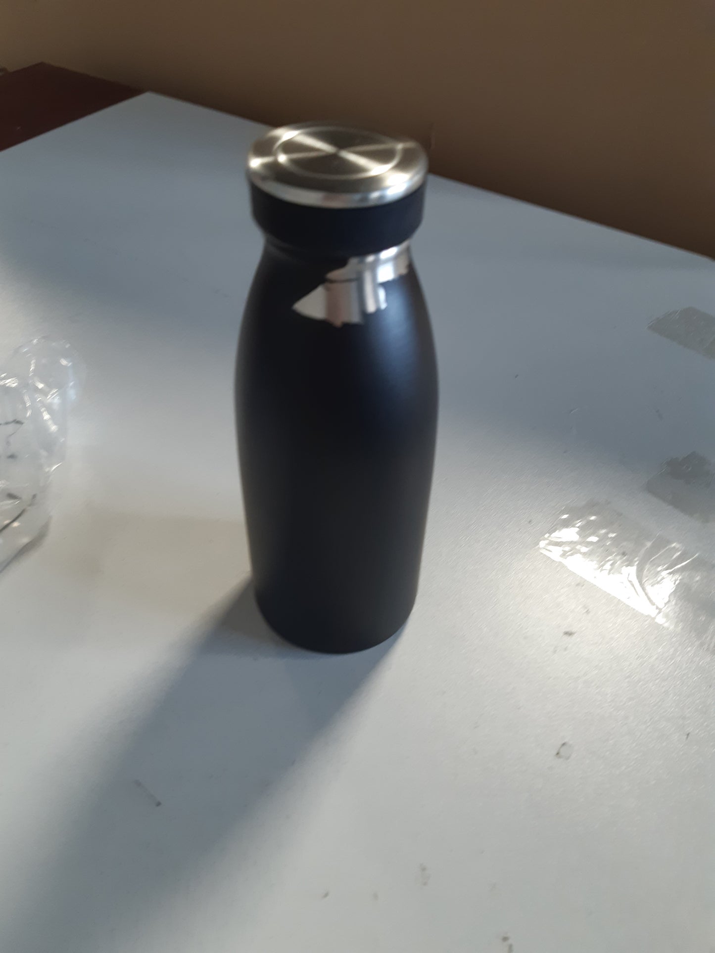 263510 - WENCO - Shishe për pije prej çeliku inox, 0.35l / 350ml, e izoluar, e papërshkueshme nga rrjedhjet, e zezë