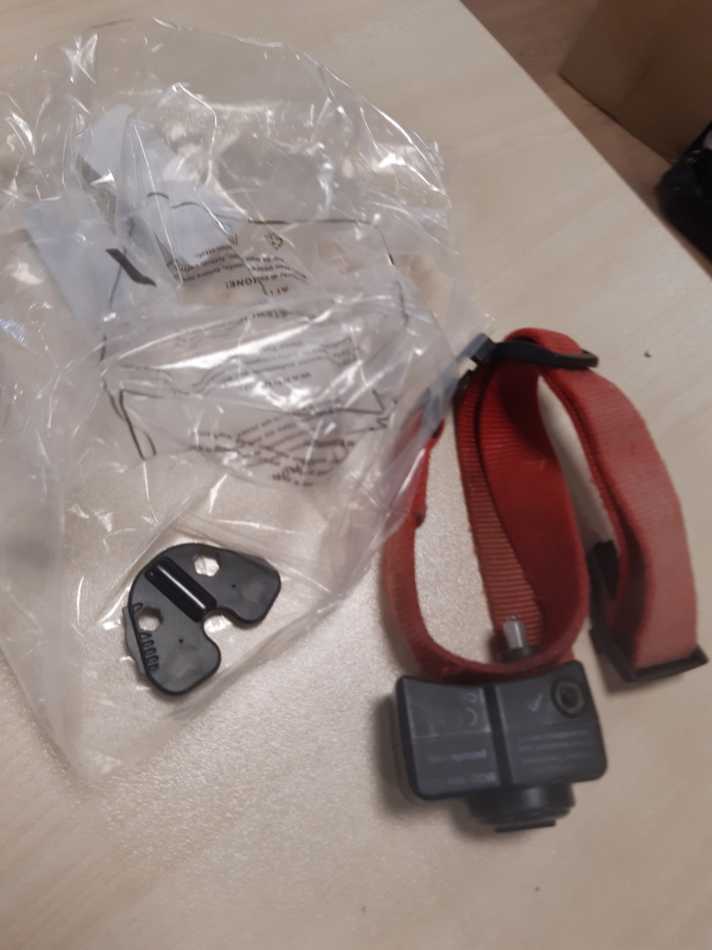 208035 - PETSAFE - Qafore Shtesë për Gardh pa Tel, e Papërshkueshme nga Uji, me Tregues për Bateri të Ulët, Përfshihet 1 Bateri, 120g