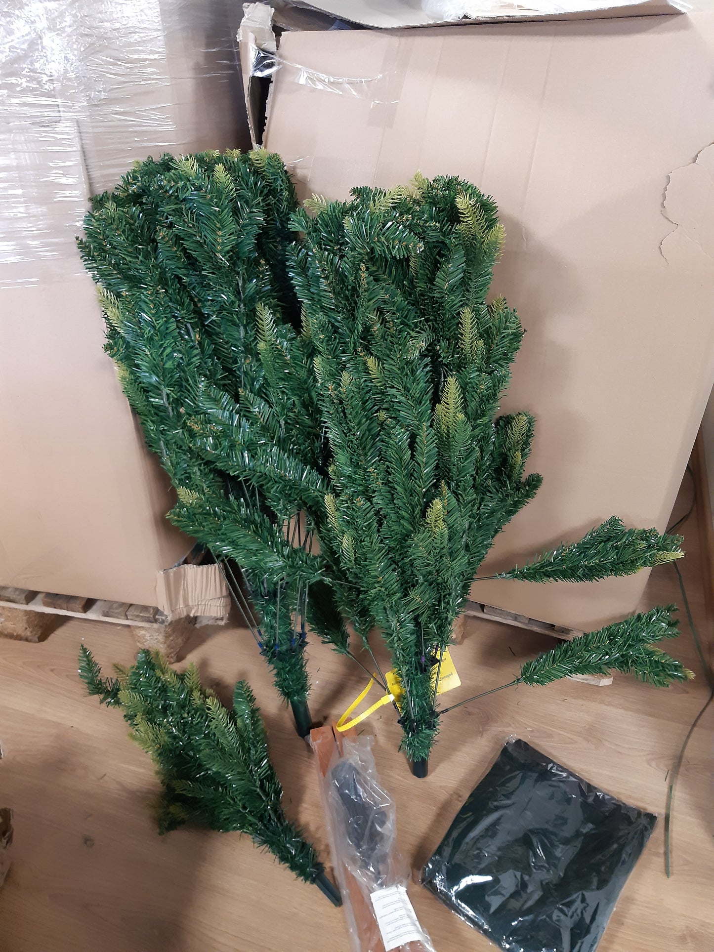 204034 - RELAXDAYS Pemë Artificiale Krishtlindjesh 210 cm, Materiali Gjilpërash PVC, Mbështetësja prej Druri, Përfshihet Qese, Modeli Realist, Ngjyra Jeshile