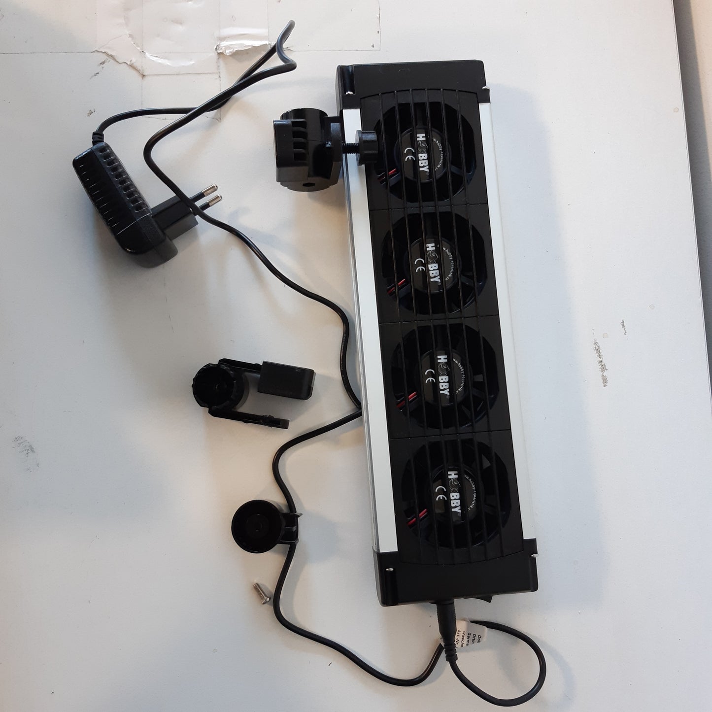 221587 - HOBBY Aquaristik Aqua Cooler V4, Njësi Ftohëse për Akuariume deri në 300L, Ftohje e Qetë me 4 Ventilatorë, Kontroll Efektiv i Temperaturës