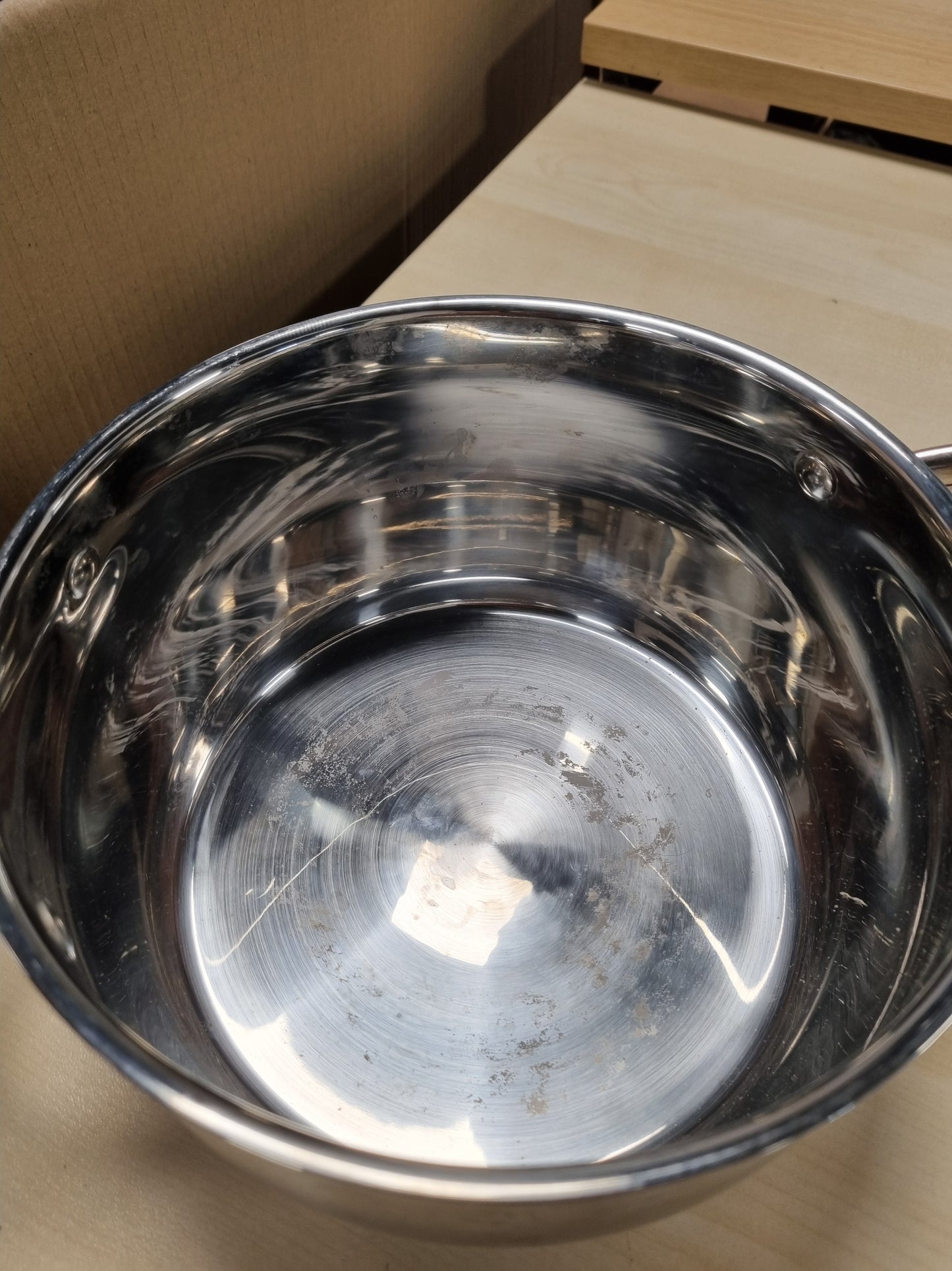 214326 - FLORINA Tenxhere 22 cm, 4.8 L, prej çeliku inox, me kapak qelqi