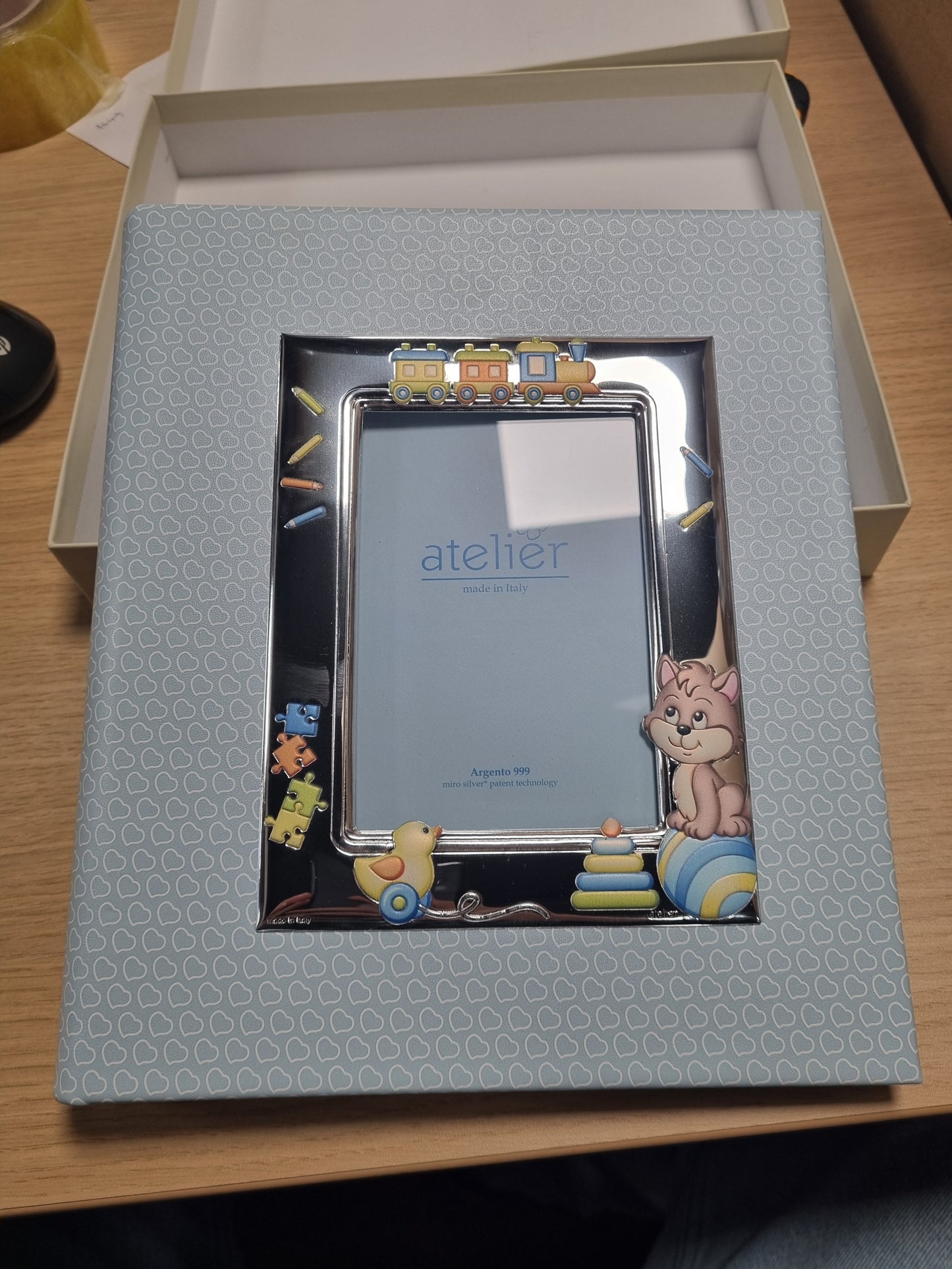 153323 - VALENTINI Album Fotografik me Kornizë, Arushë Pelushi Ngjyrë Blu të Çelët, Përmasat 20x25cm, Referenca 73574 2c