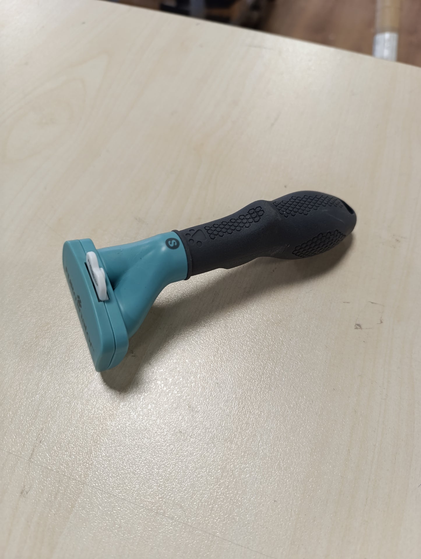 218493 - FURminator - Mjet deShedding për Macet, Madhësia S, Qime të Shkurtra - Furçë për Mace të Vogla për të Hequr Qimet e Sipërme