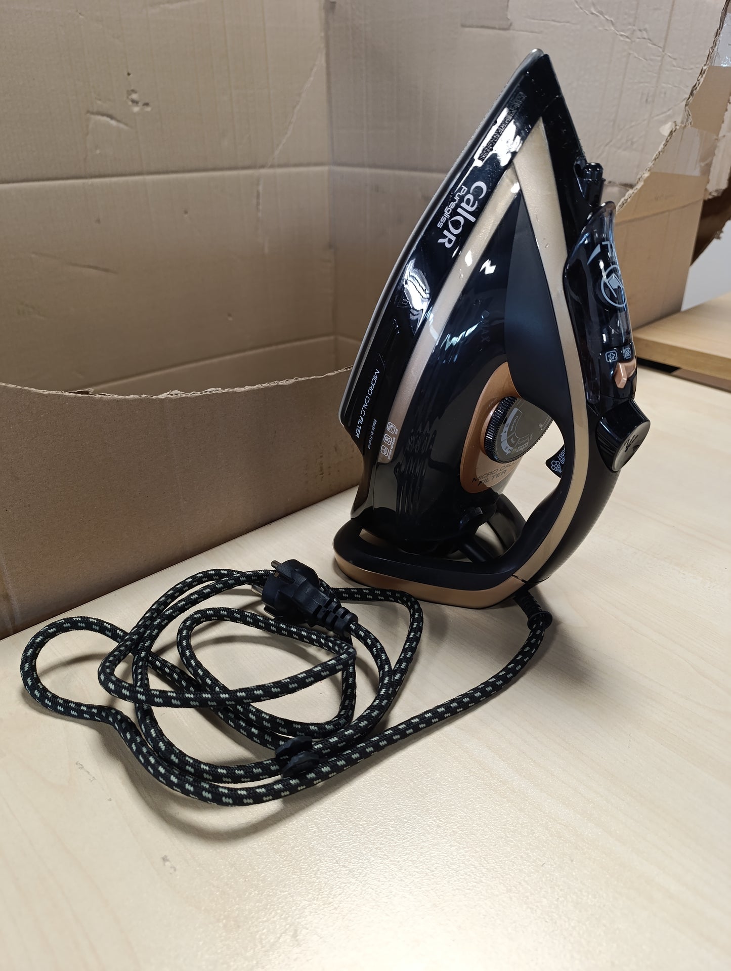221059 - CALOR Hekur me Avull Puregliss, 3000 W, prodhim avulli 50 g/min, fuqi avulli 280 g/min, mbrojtje nga njollat, mbyllje automatike e sigurisë, prodhuar në Francë FV8064C0