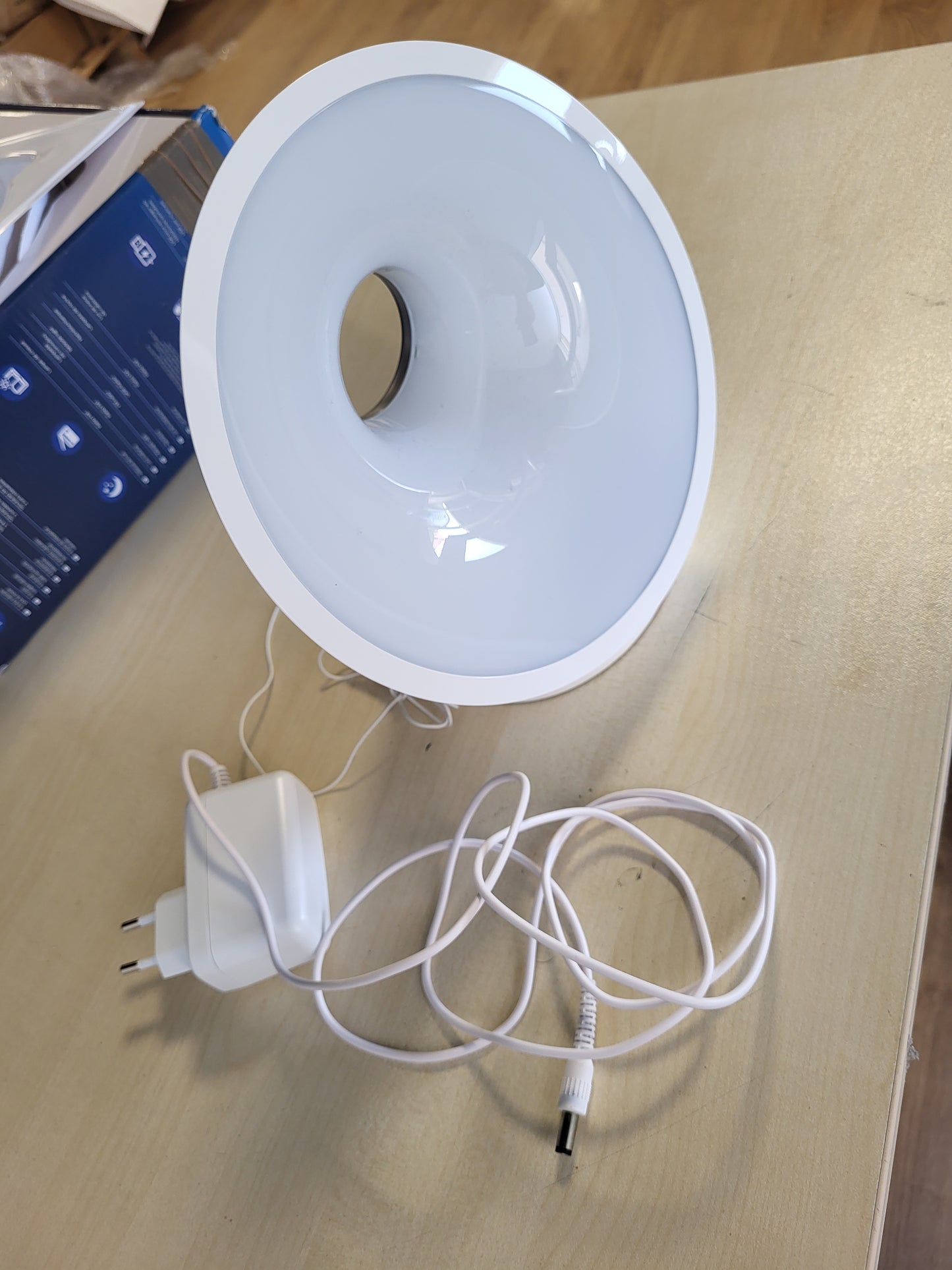 221022 - PHILIPS Drita për Gjumë dhe Zgjim, simulim me ngjyra i lindjes së diellit, 25 intensitete drite, Modeli HF3651/01