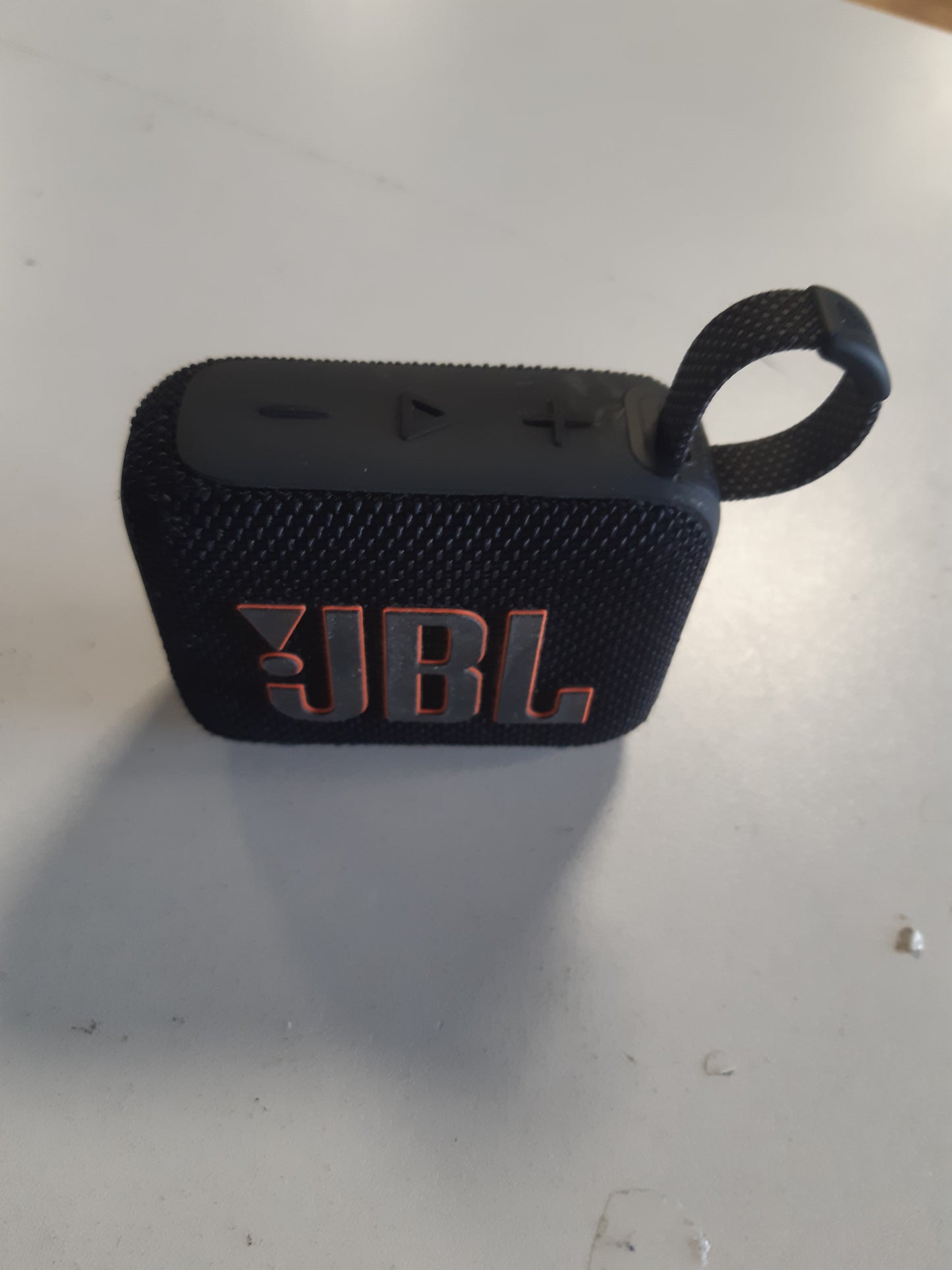 268000 - JBL Altoparlant portativ Go 4 në të zezë, Bluetooth me JBL Pro Sound, bas të thellë, funksion Playtime Boost, I papërshkueshëm nga uji dhe pluhuri, Kohëzgjatje 7 orësh loje