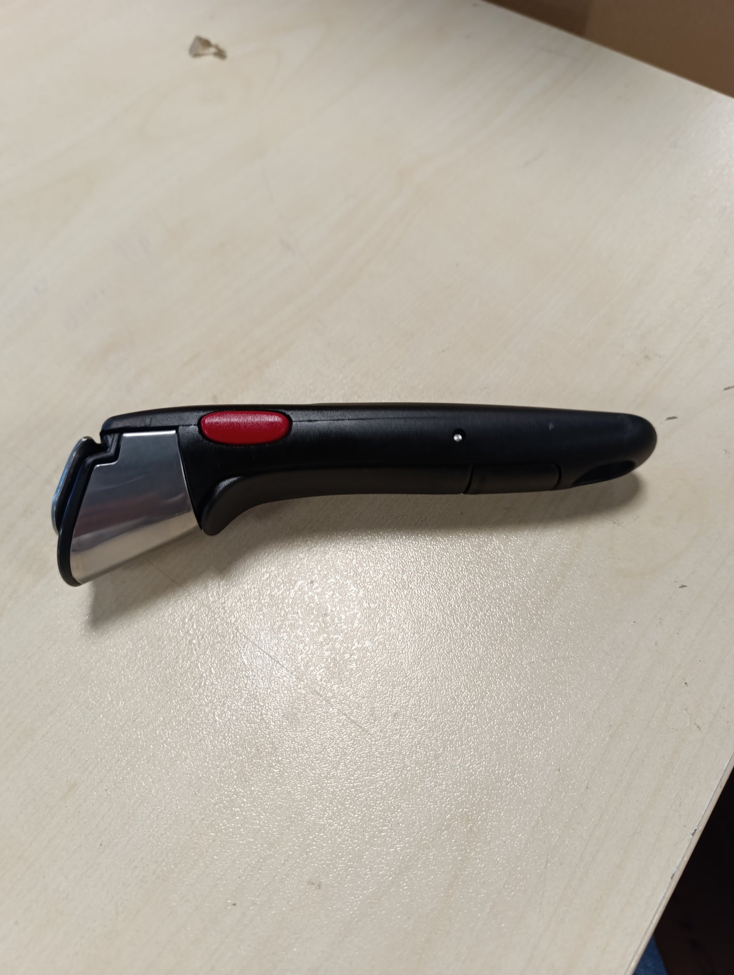 214694 - TEFAL Dorezë e lëvizshme Premium e zezë, 4.5 x 0.03 x 17.5 cm