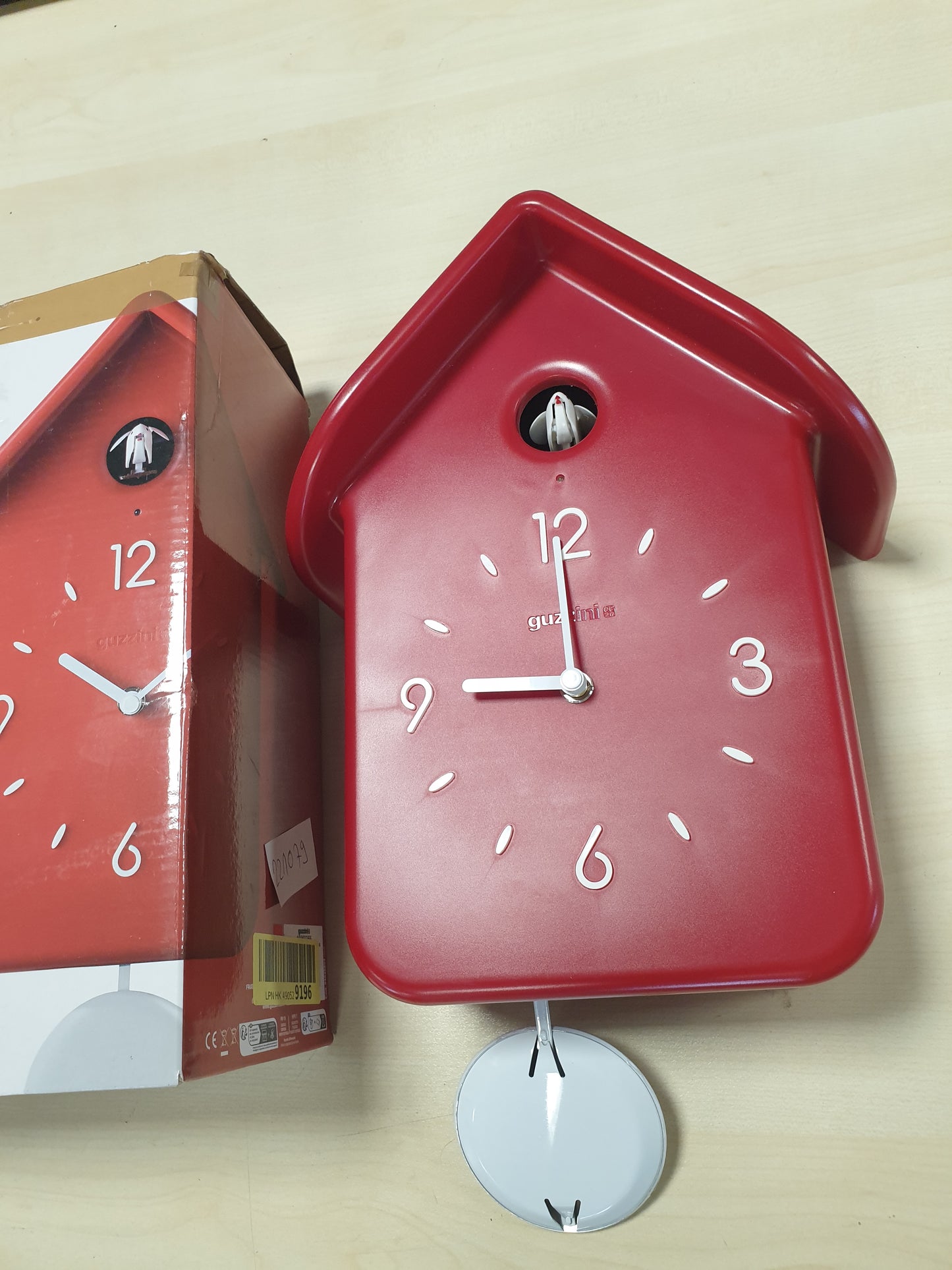 221079 - GUZZINI QQ, Kuckucksuhr mit Pendel - Rot, 24,8 x 12 x h39 cm - 16860208