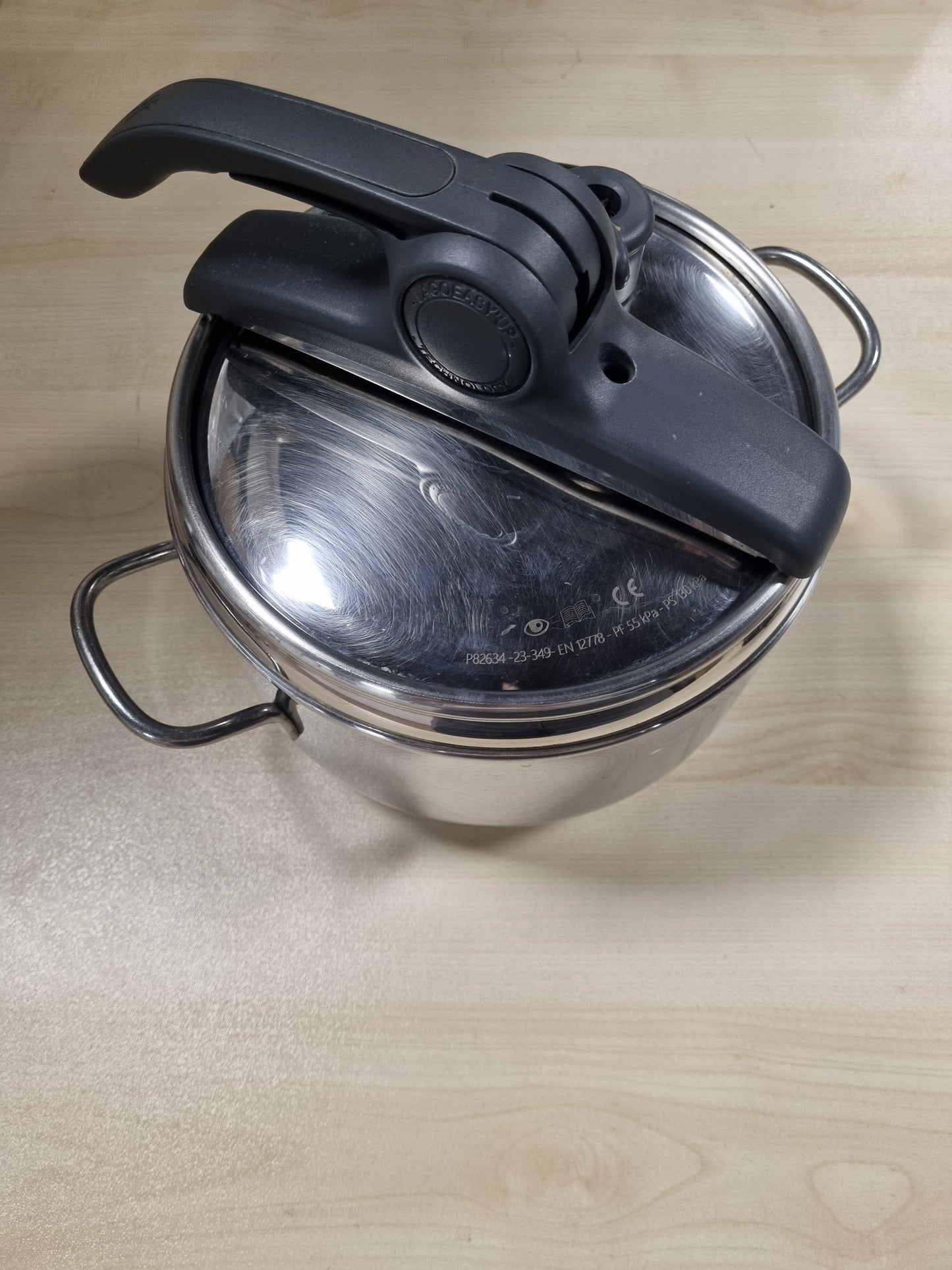 177092 - LAGOSTINA Tenxhere me Presion, Kontroll Rrezor, Kapacitet 5L, Materjal Çelik Inox 18/10, Ø 22cm, Përdorim me Induksion dhe Gaz, Hapja e Lepur E Lehtë, Fund me Tre Shtresa Irradial Plus