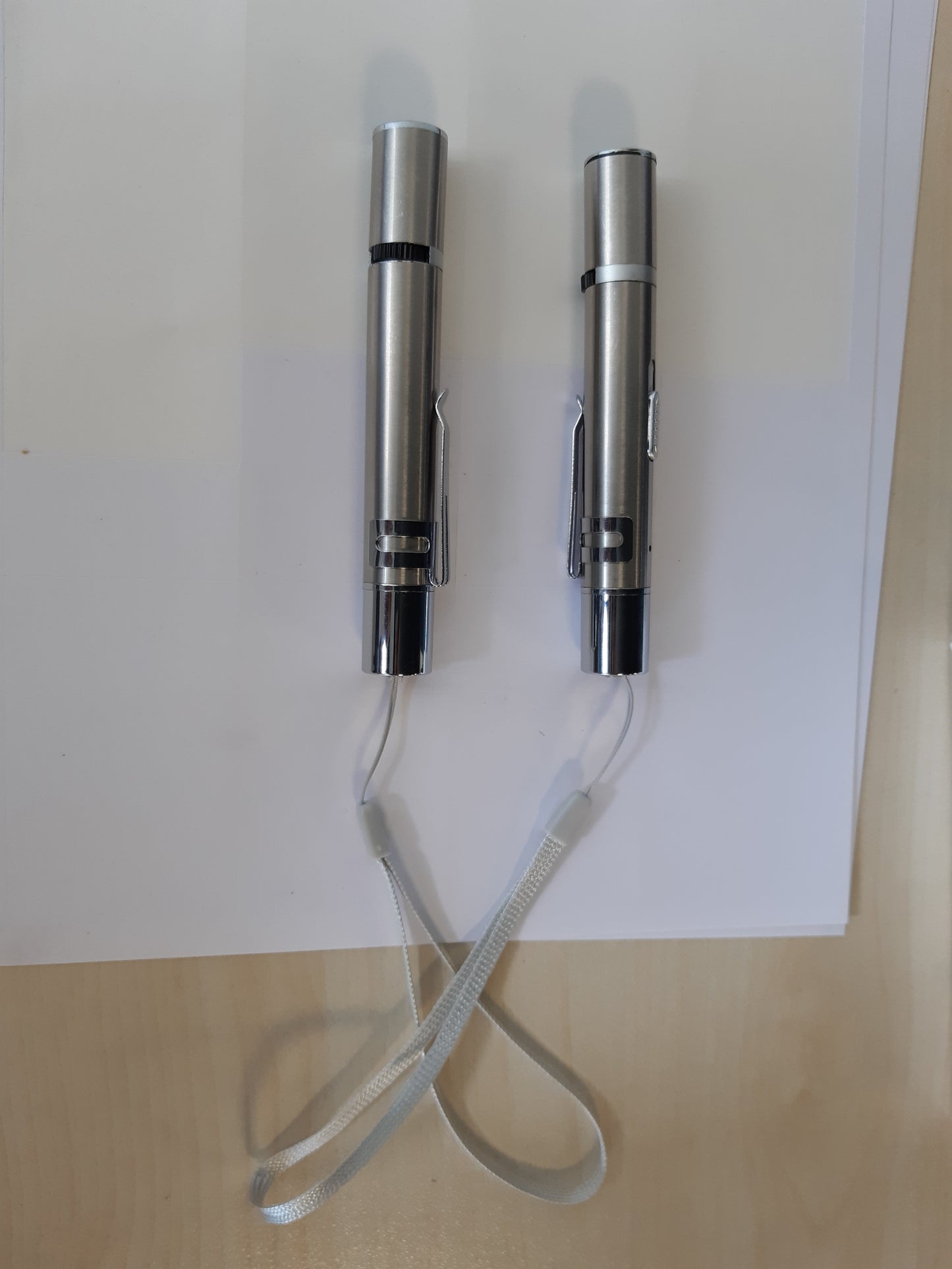 215828 - Lodër interaktive për mace dhe qen, lodër maceje me LED, e rikarikueshme nëpërmjet USB (2 copë)