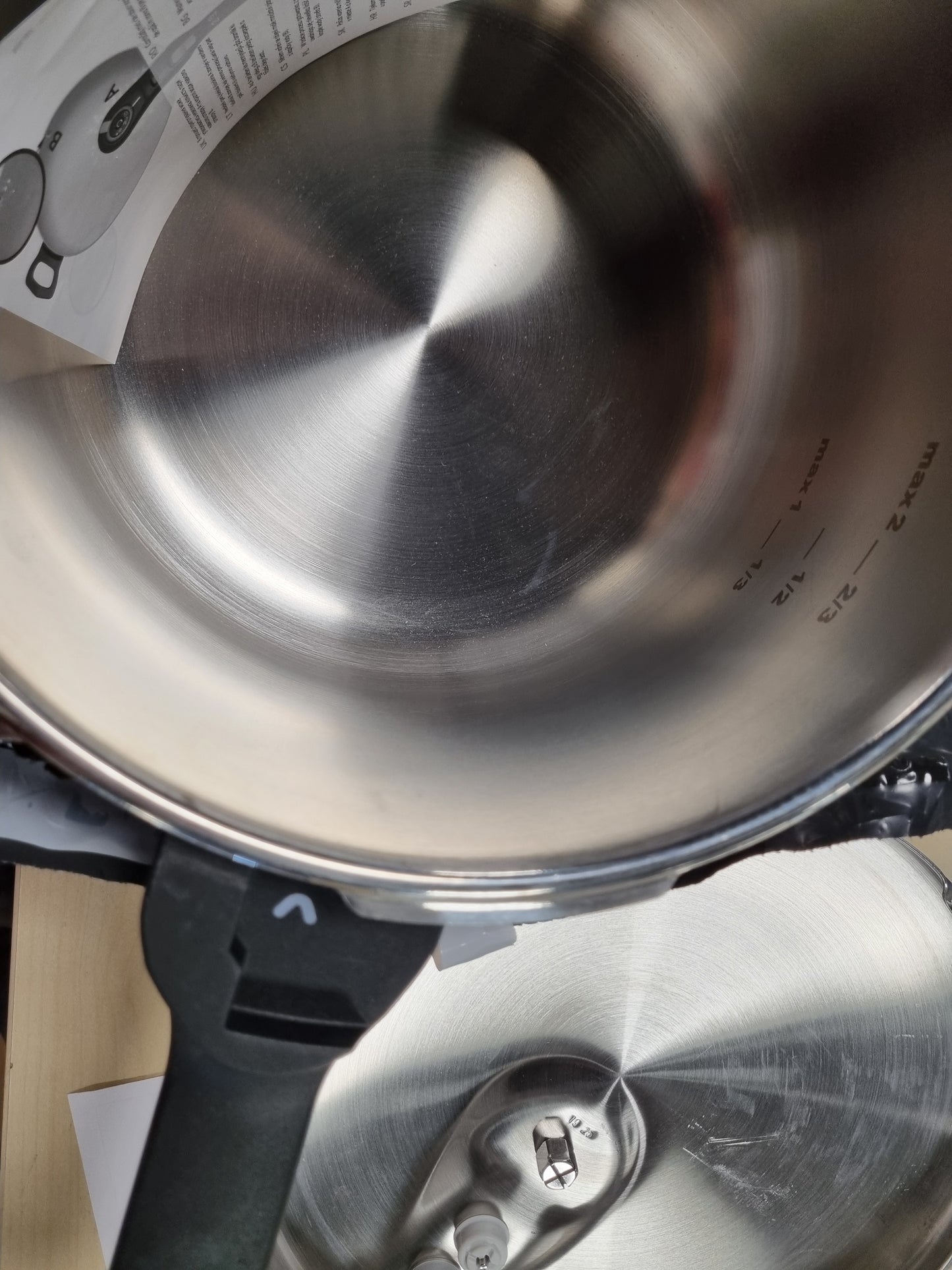 217082 - TEFAL Tenxhere me presion Secure Trendy, e pajtueshme me induksion, 6L, rregullator gatimi me 2 faza: cilësim intensiv 117°C, cilësim i butë 112°C, bazë e kapsuluar me induksion, çelik inox/i zi/jeshil, P2580703