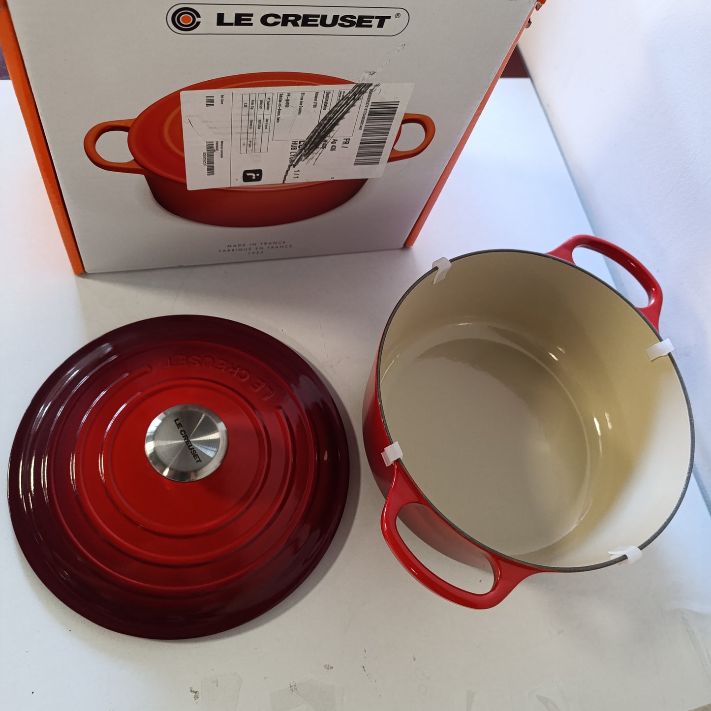 221025 - LE CREUSET Tavë prej gize Signature me kapak, Ø 24 cm, 4.2 l, 4.305 kg, Ngjyrë qershie e kuqe