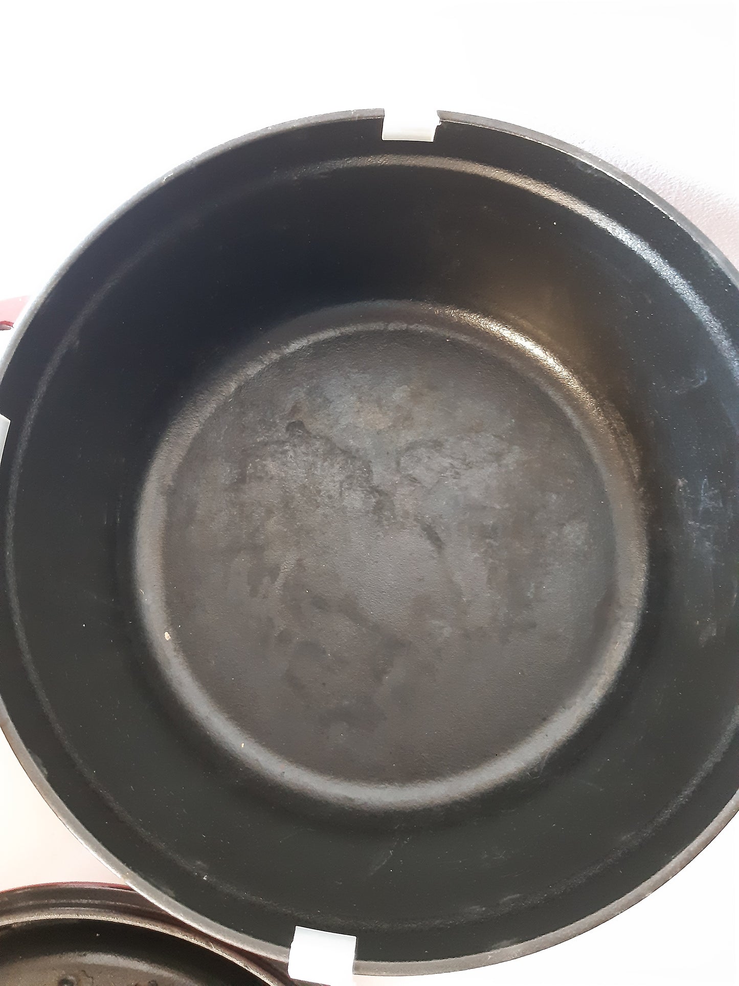 239219 - STAUB, Ena prej Gize të Emaluar me Kapak, e Përshtatshme për Të Gjitha Sobat, Përfshirë Induksionin, Për 4 Persona, E Rrumbullakët, 24 cm, 3.80 L, 5 kg, Bordo