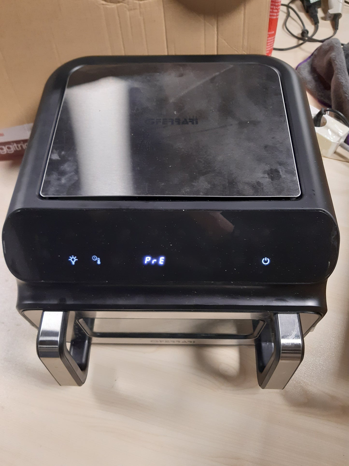 118169 - G3 FERRARI G10181 Fritezë me Ajër dhe Skarë BBQ, 2000W, Kapaciteti 10 Liter XXL, 8 Programe, Shumëfunksionale, Skarë pa Tym, e Sigurt për BPA dhe PFOA, Aksesorë dhe Libër Recetash të Përfshirë, Kohëmatës, Ngjyra e Zezë/Gri Argjendi