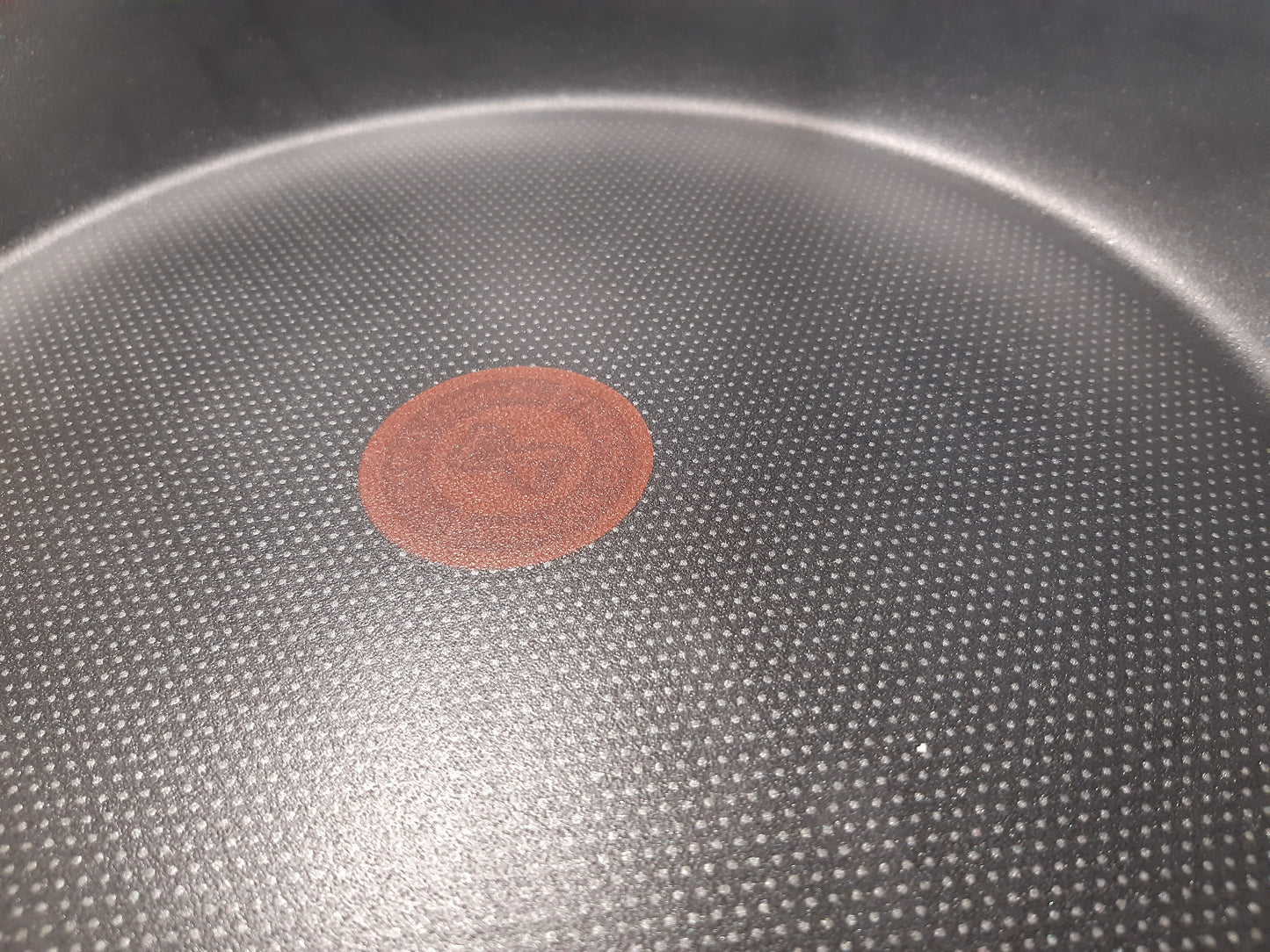 214260 - TEFAL Tigan 32 cm, shtresë jo ngjitëse, termo-sinjal, NUK është i përshtatshëm për soba me induksion