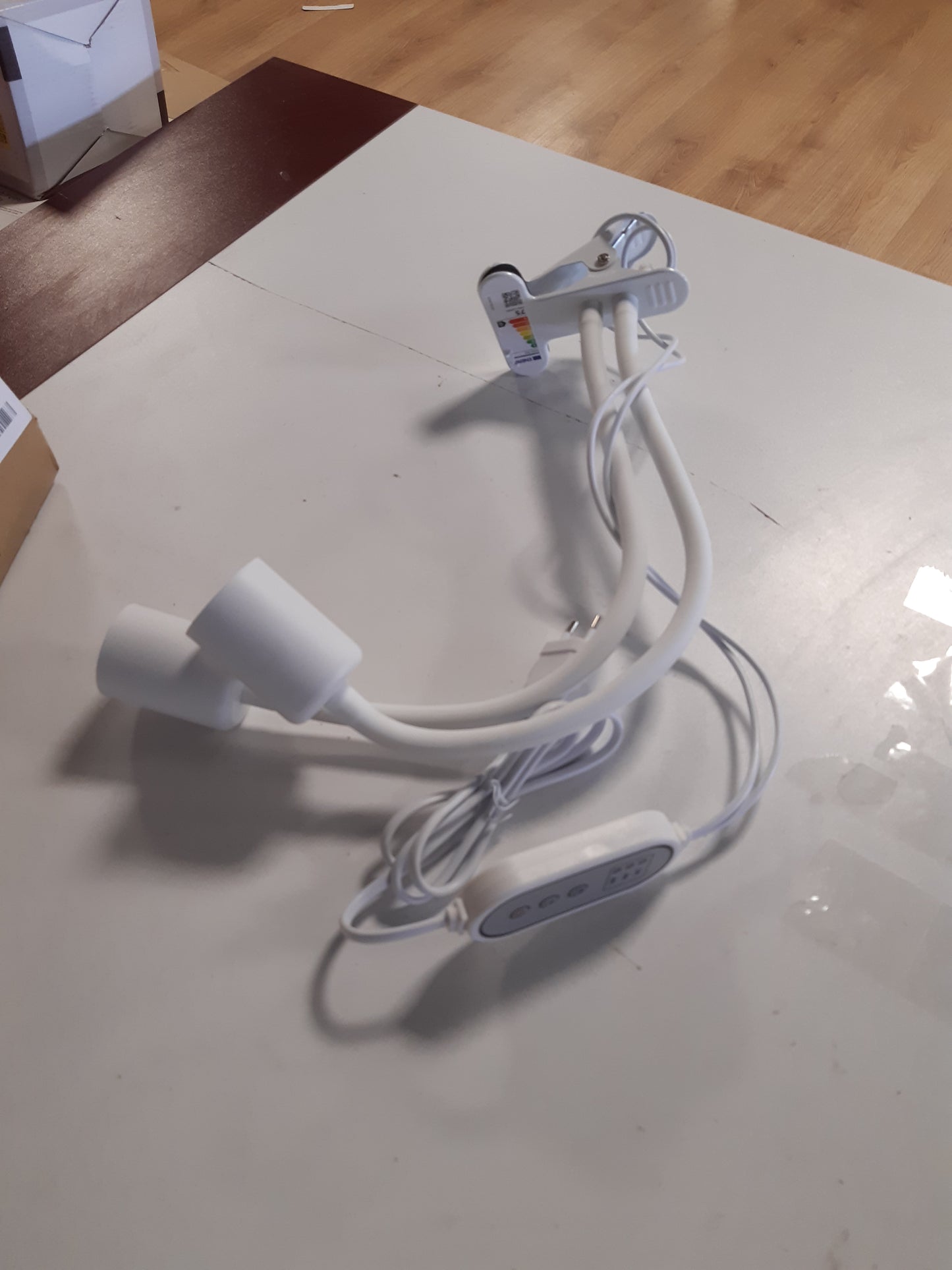 223147 - TESTYU Llambë me Dy Koka për Breshkat, Ngrohëse E27 25W+50W, UVA+UVB, 2 Llamba për Zvarranikë, E Bardhë