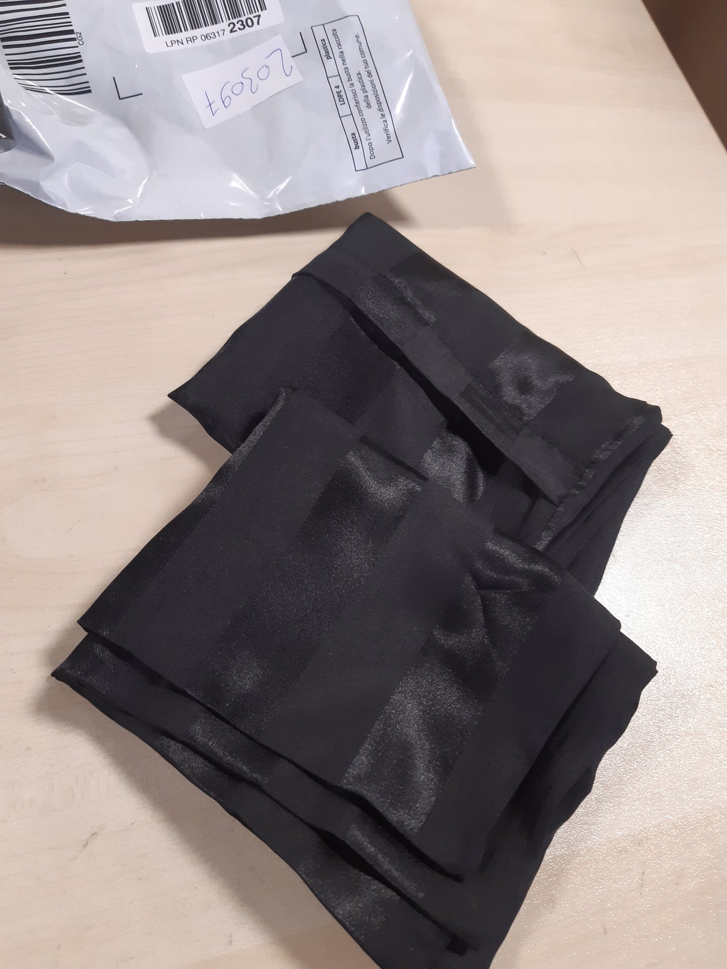 203097 - LIREX - Set prej 2 Mbulesa Jastëku prej Sateni me Zinxhir, Si Mëndafshi, Mbulesë Jastëku për Flokët prej Poliesteri, Dimensioni 30 x 50 cm, Vija të Zeza