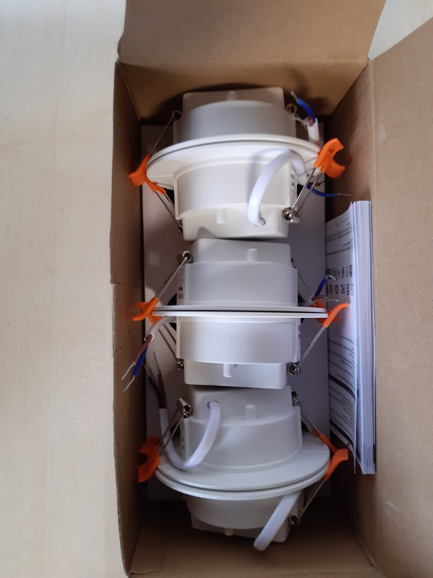 250563 - VARICART Llambë e Hapur LED 230V RGB Alexa, Smart LED me Spot të Sheshtë Bluetooth 7W 2700K-6000K, Llambë të Hapur me Ngjyra të Errësueshme, Set prej 6, IP44 68mm, të Kontrolluara nga Aplikacioni