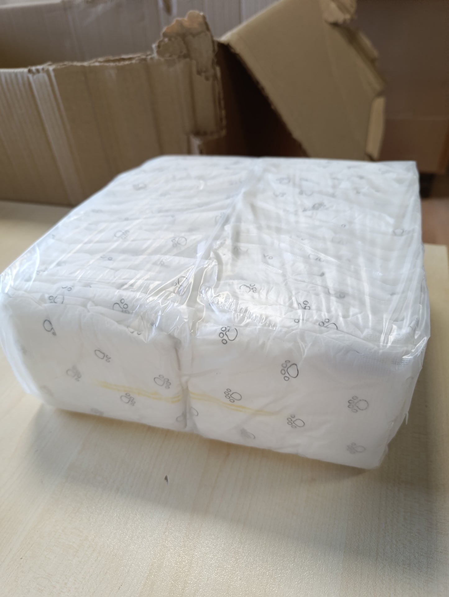 246899 - Amazon Basics Pelena për qen meshkuj, Madhësia S, të bardha, 30 copë
