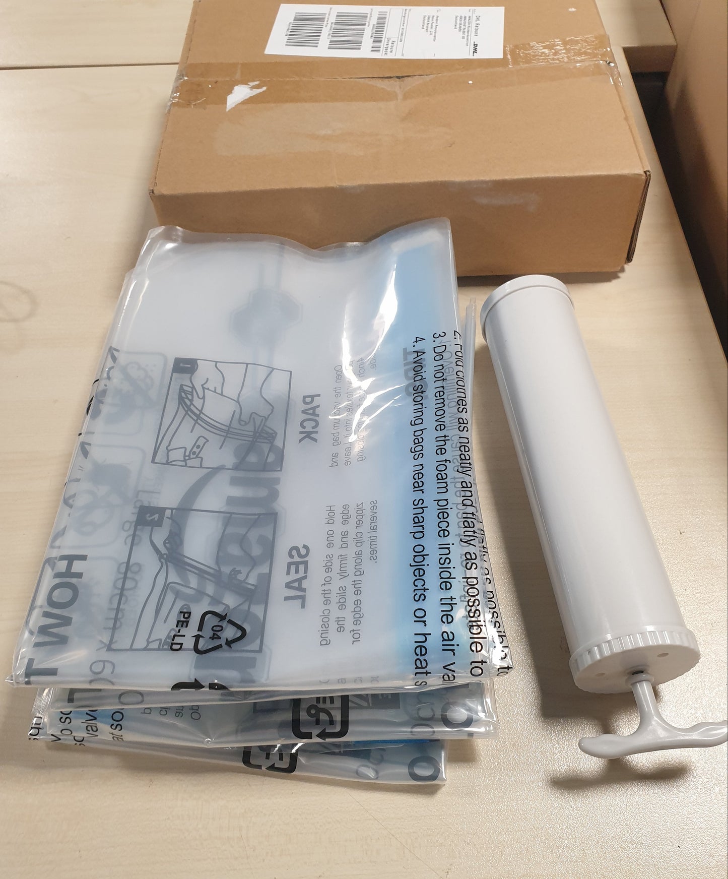 257495 - AMAZON BASICS Qese me vakum për rroba me valvul hermetik dhe pompë dore - të mëdha, pako me 5, me zinxhir, transparente